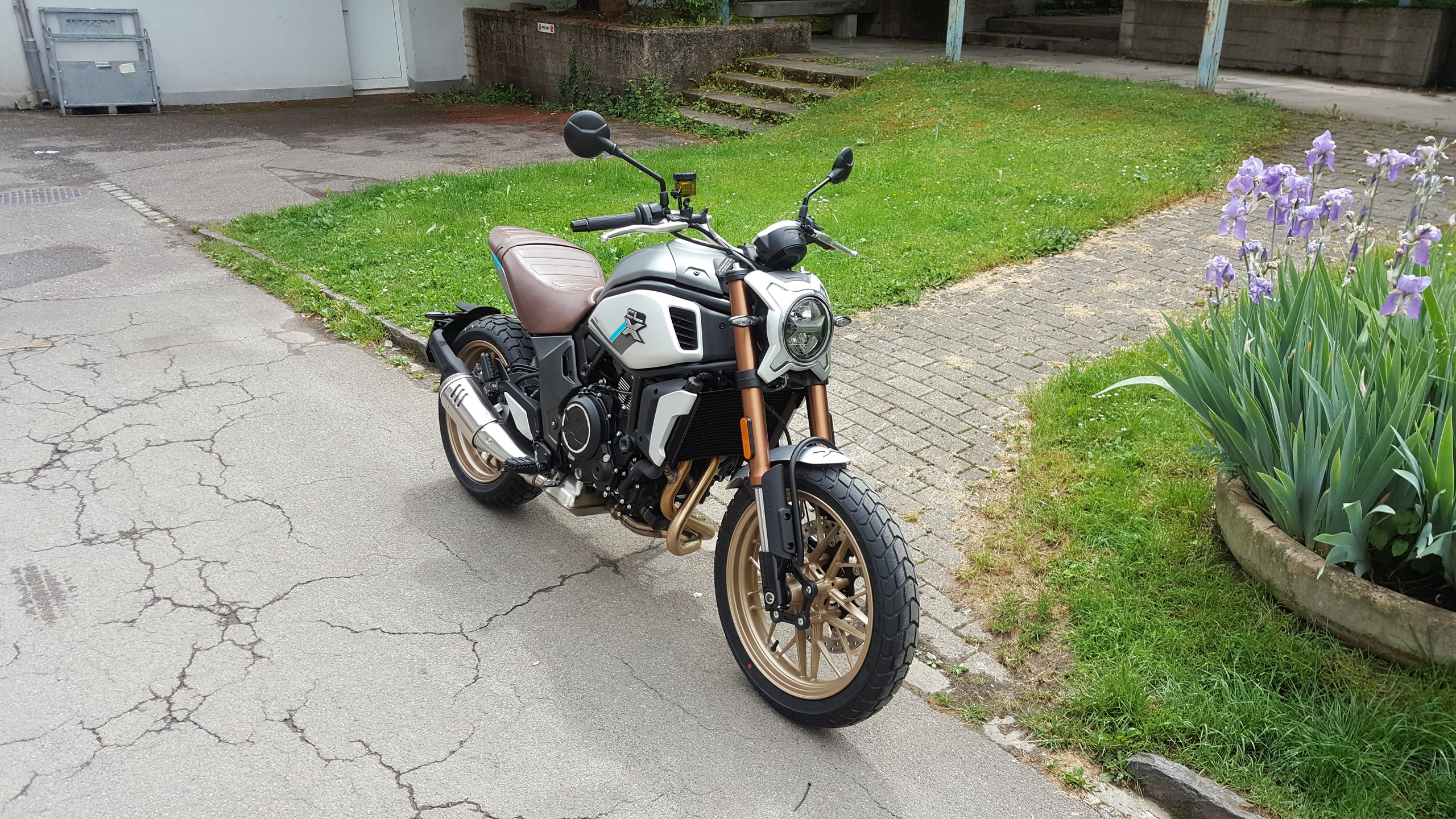 CF MOTO 700 CL-X Heritage-showroom-element-2