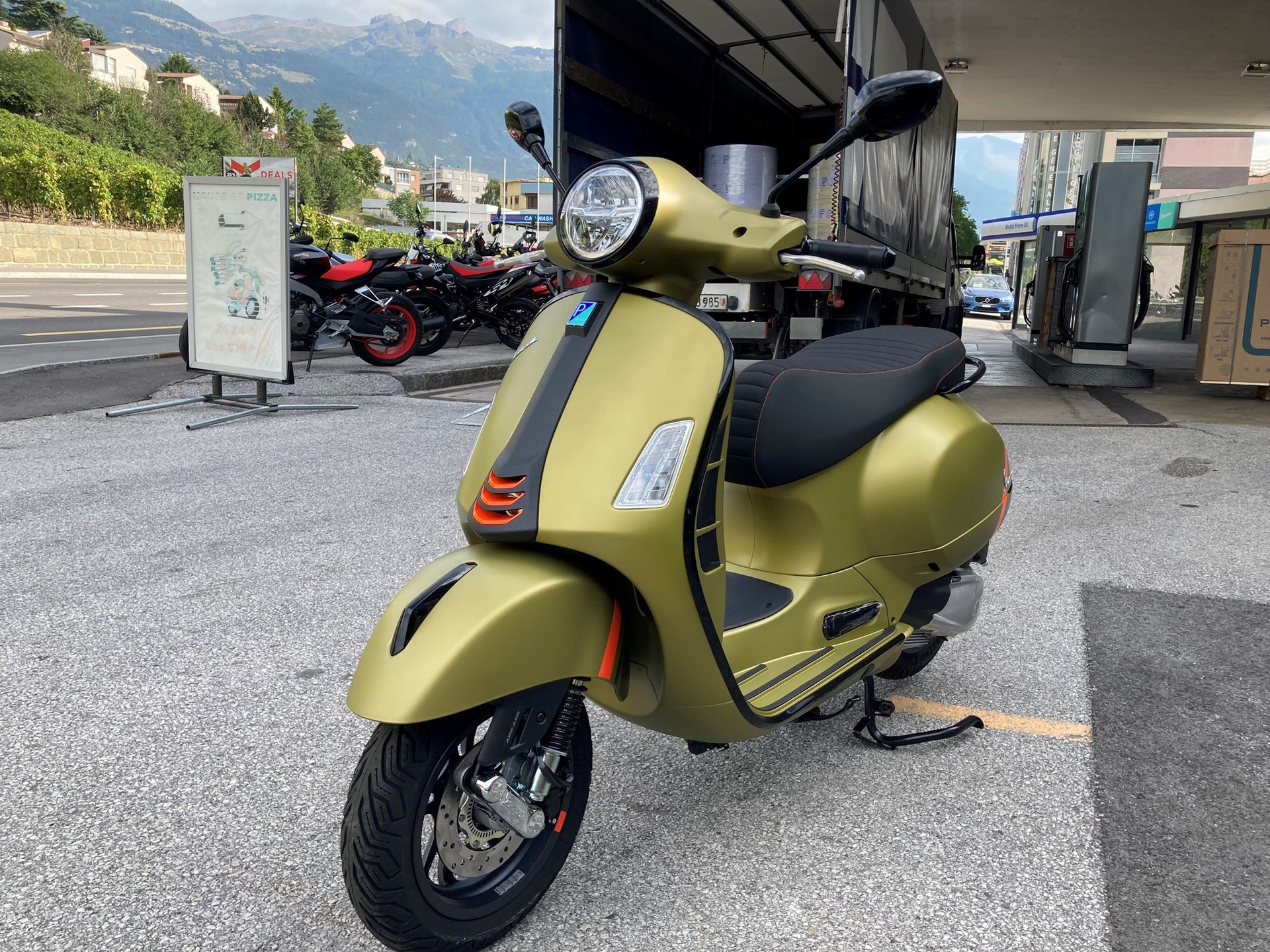 PIAGGIO Vespa GTS 300 Super Sport ABS-image-2