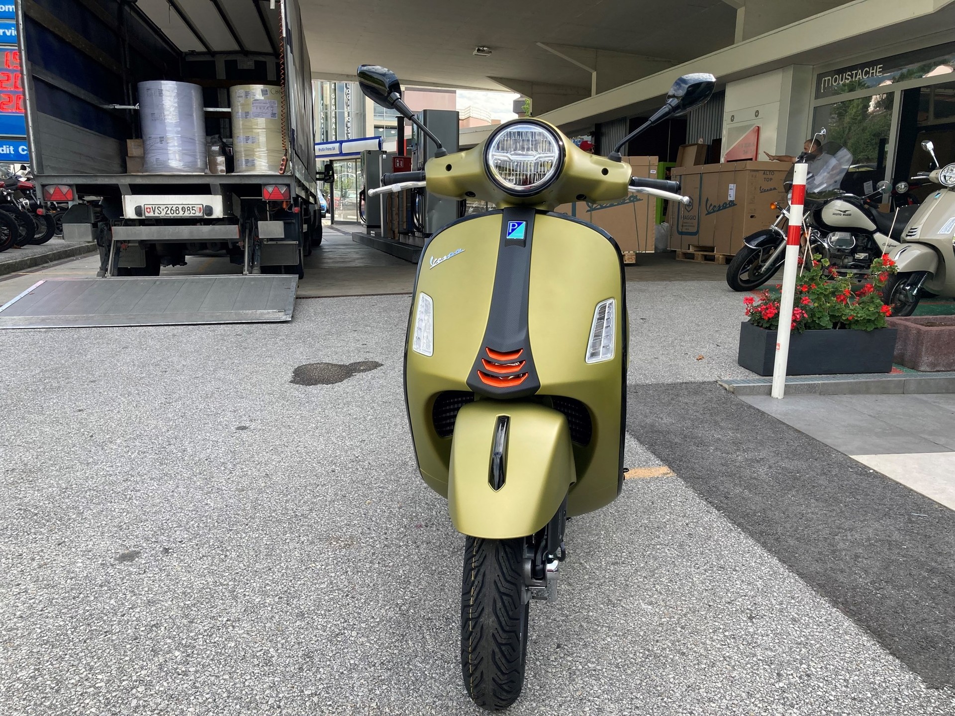 PIAGGIO Vespa GTS 300 Super Sport ABS-image-1