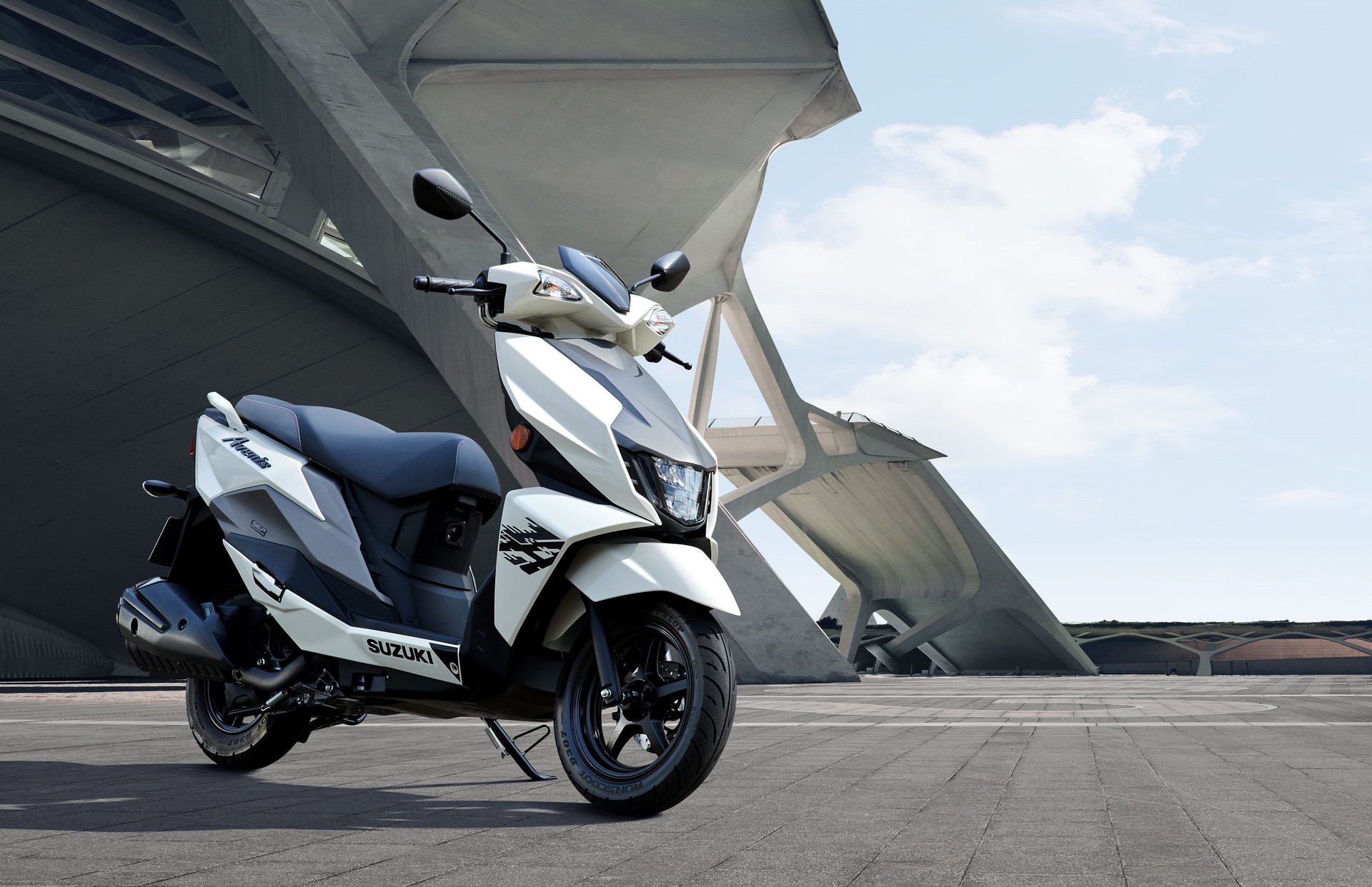 SUZUKI UN 125 Avenis-showroom-element-3