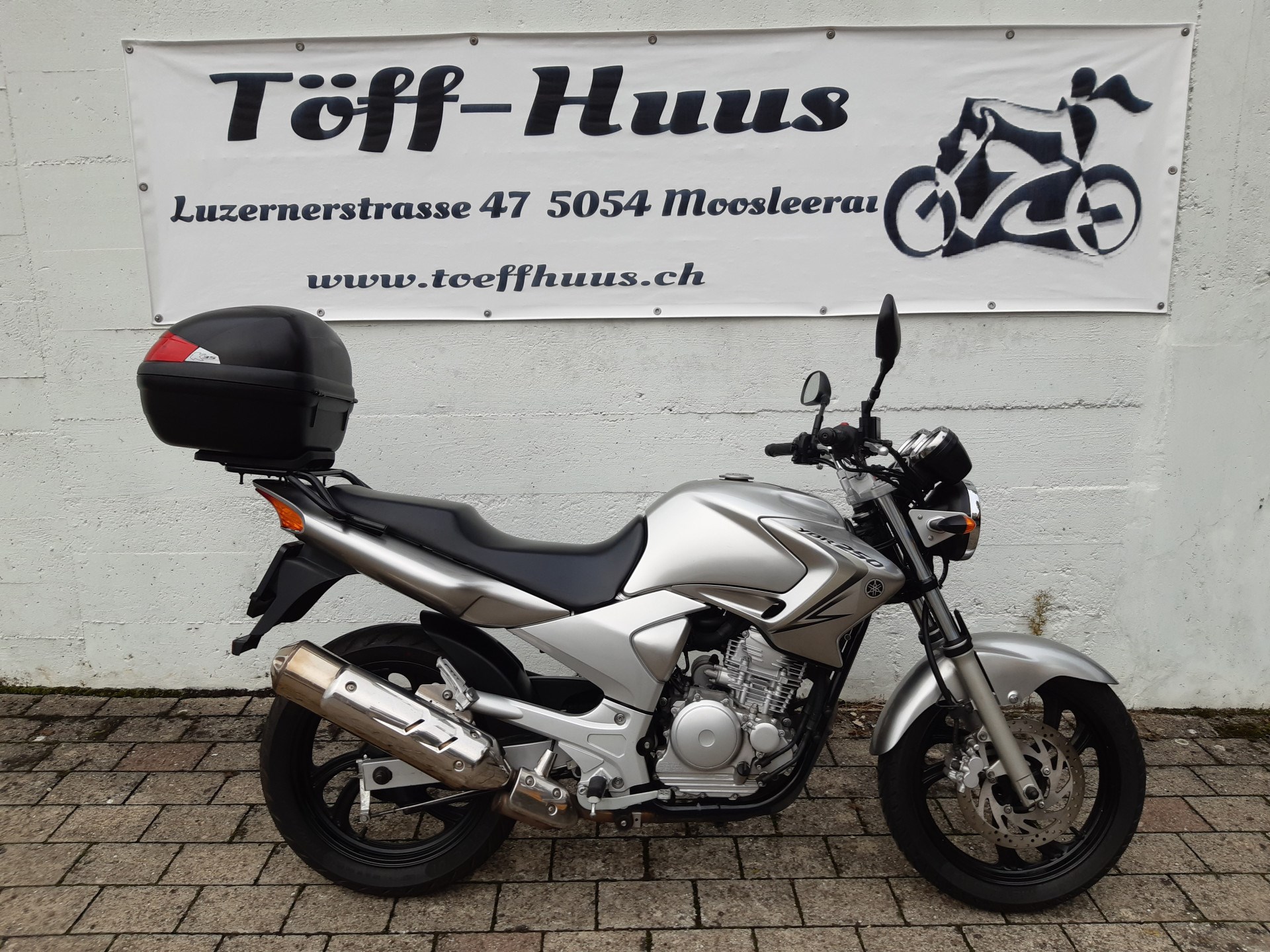 YAMAHA YBR 250-showroom-element-1
