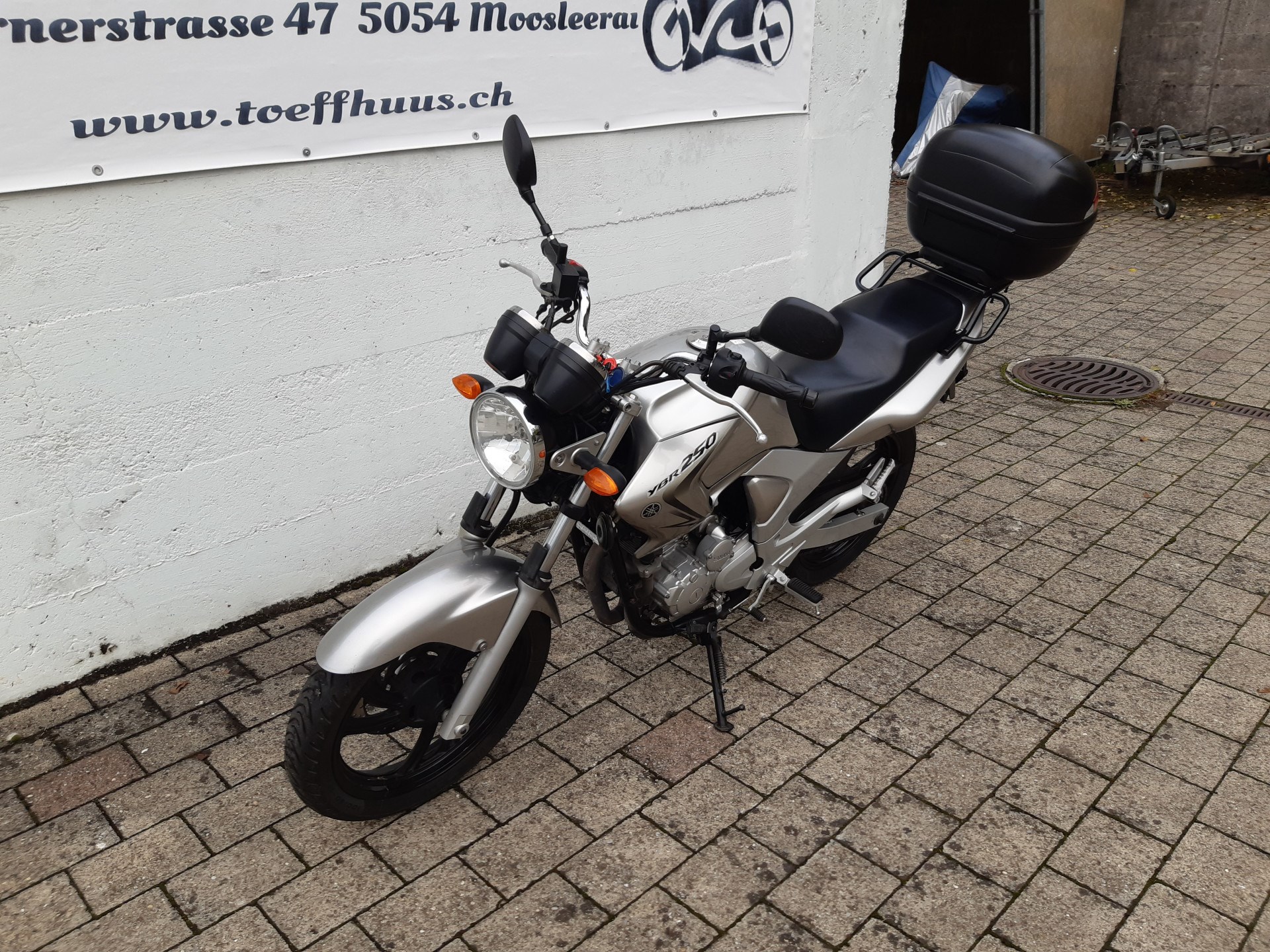 YAMAHA YBR 250-showroom-element-3