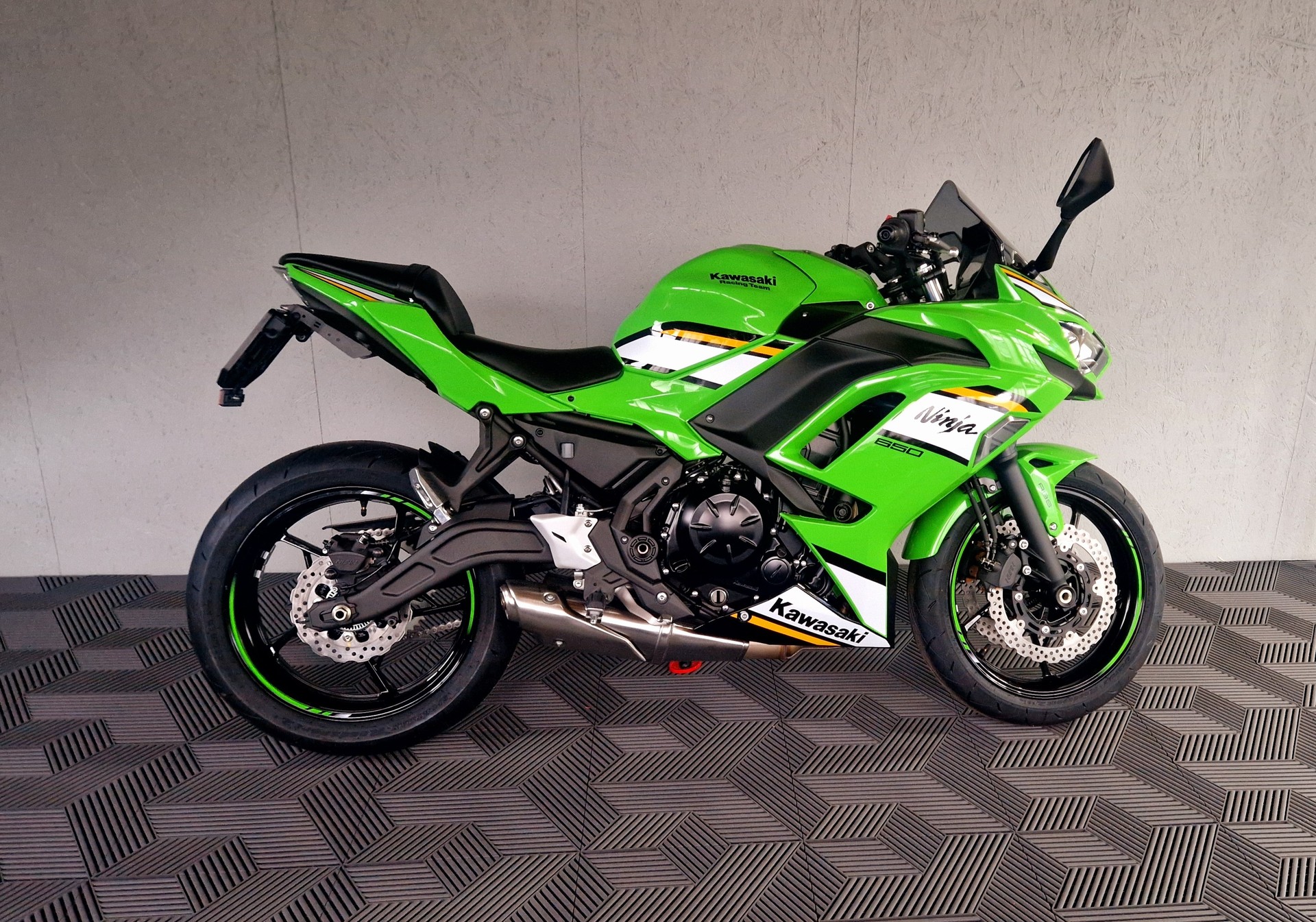 KAWASAKI Ninja 650 50/35KW mit Heckumbau.
