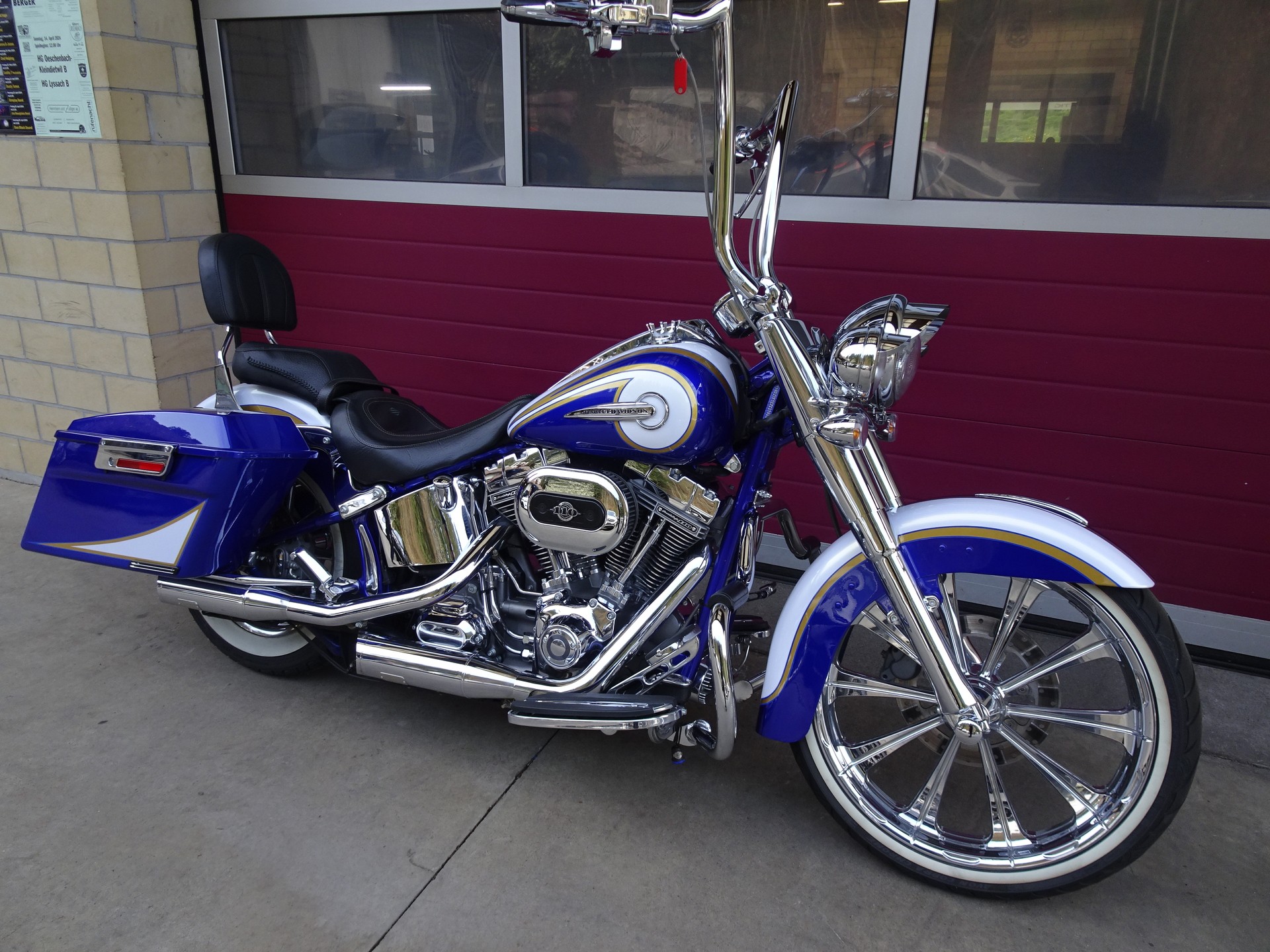 HARLEY-DAVIDSON FLSTNSE Softail Deluxe ABS CVO-showroom-element-2