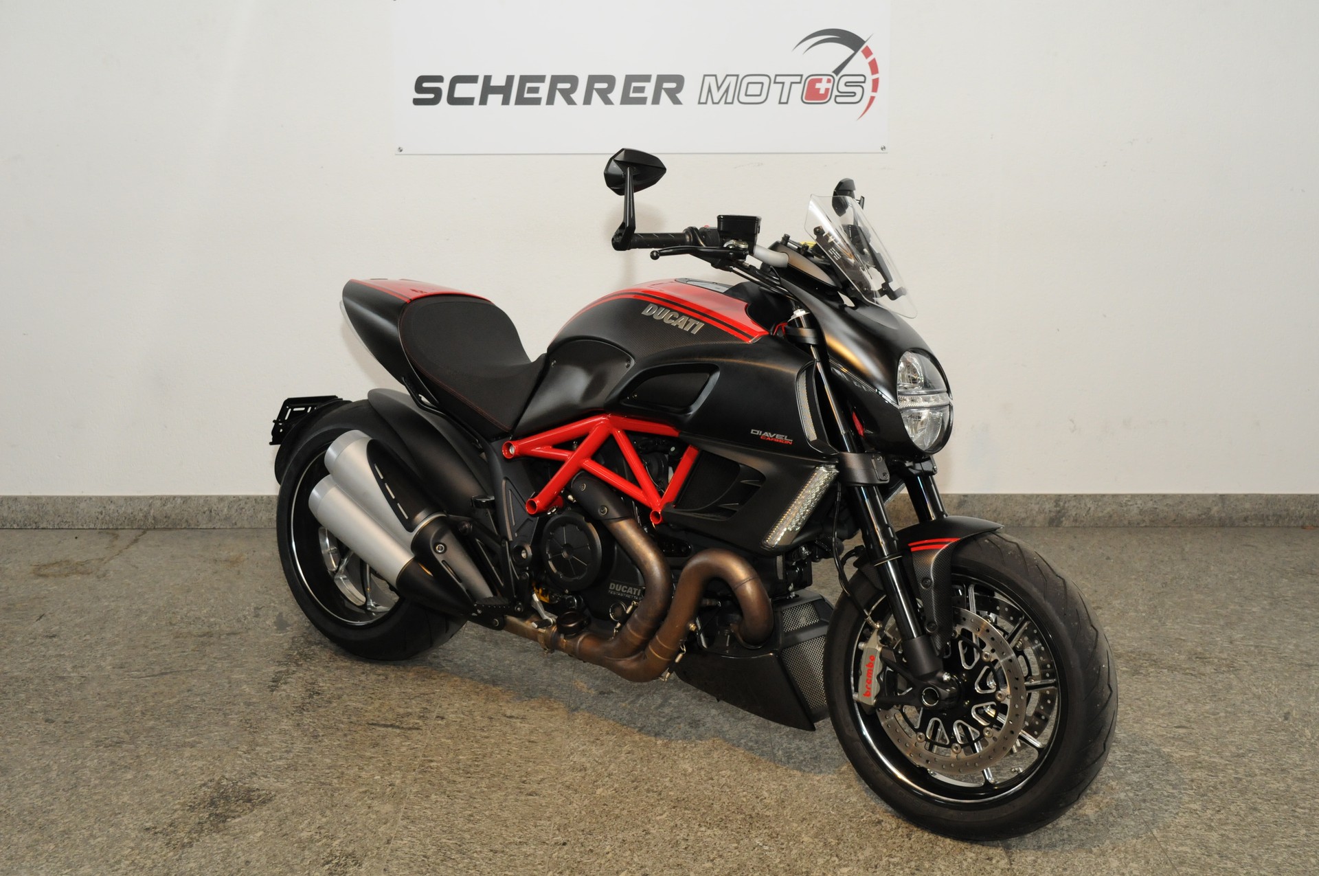 DUCATI Diavel 1200 Carbon-showroom-element-1