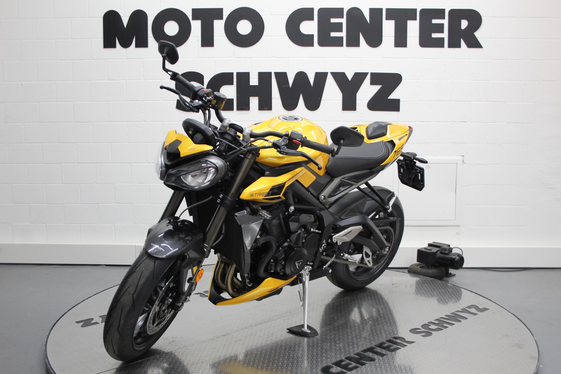 TRIUMPH Street Triple 765 RS-showroom-element-3