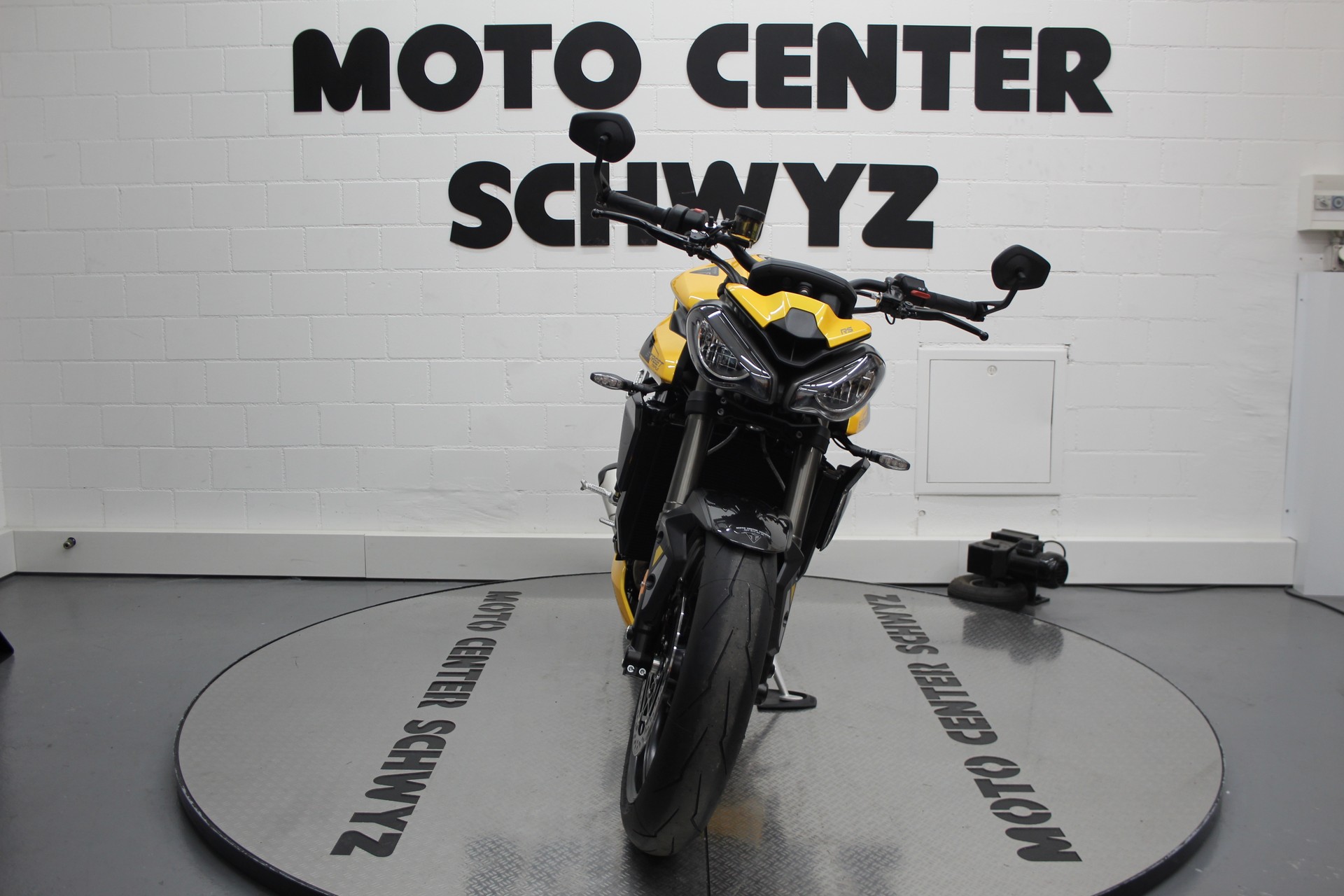 TRIUMPH Street Triple 765 RS-showroom-element-2