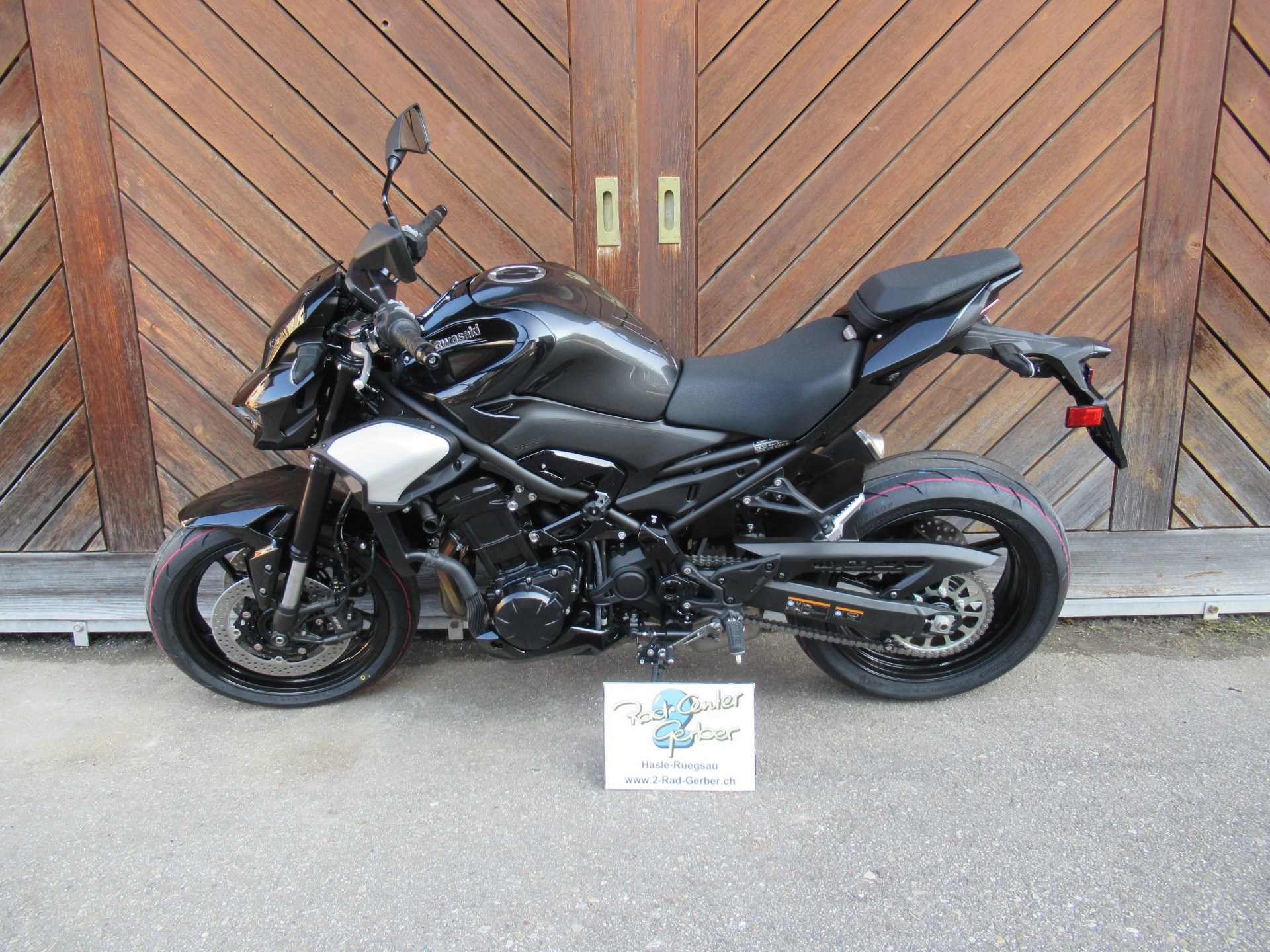 KAWASAKI Z 900-showroom-element-3