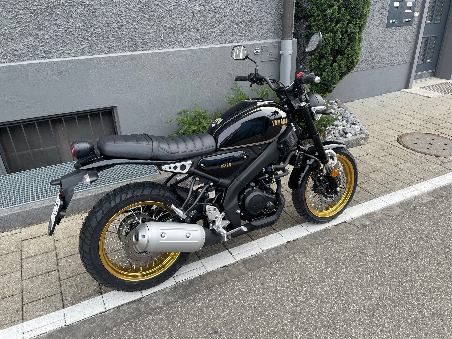 YAMAHA XSR 125 Legacy-showroom-element-3