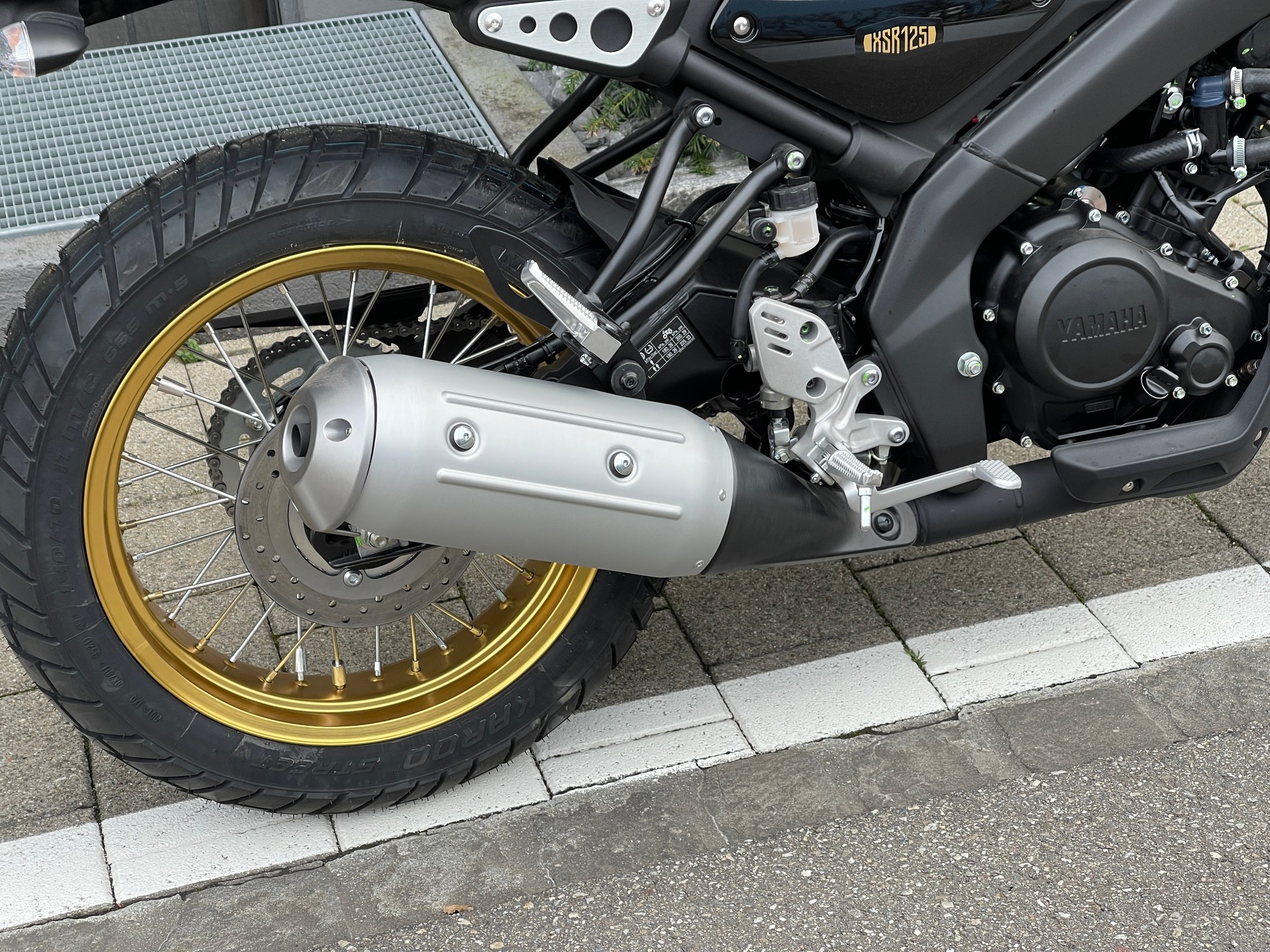 YAMAHA XSR 125 Legacy-showroom-element-3