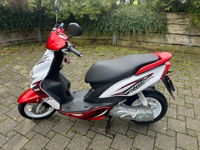 YAMAHA Jog RR CS 50-showroom-element-2