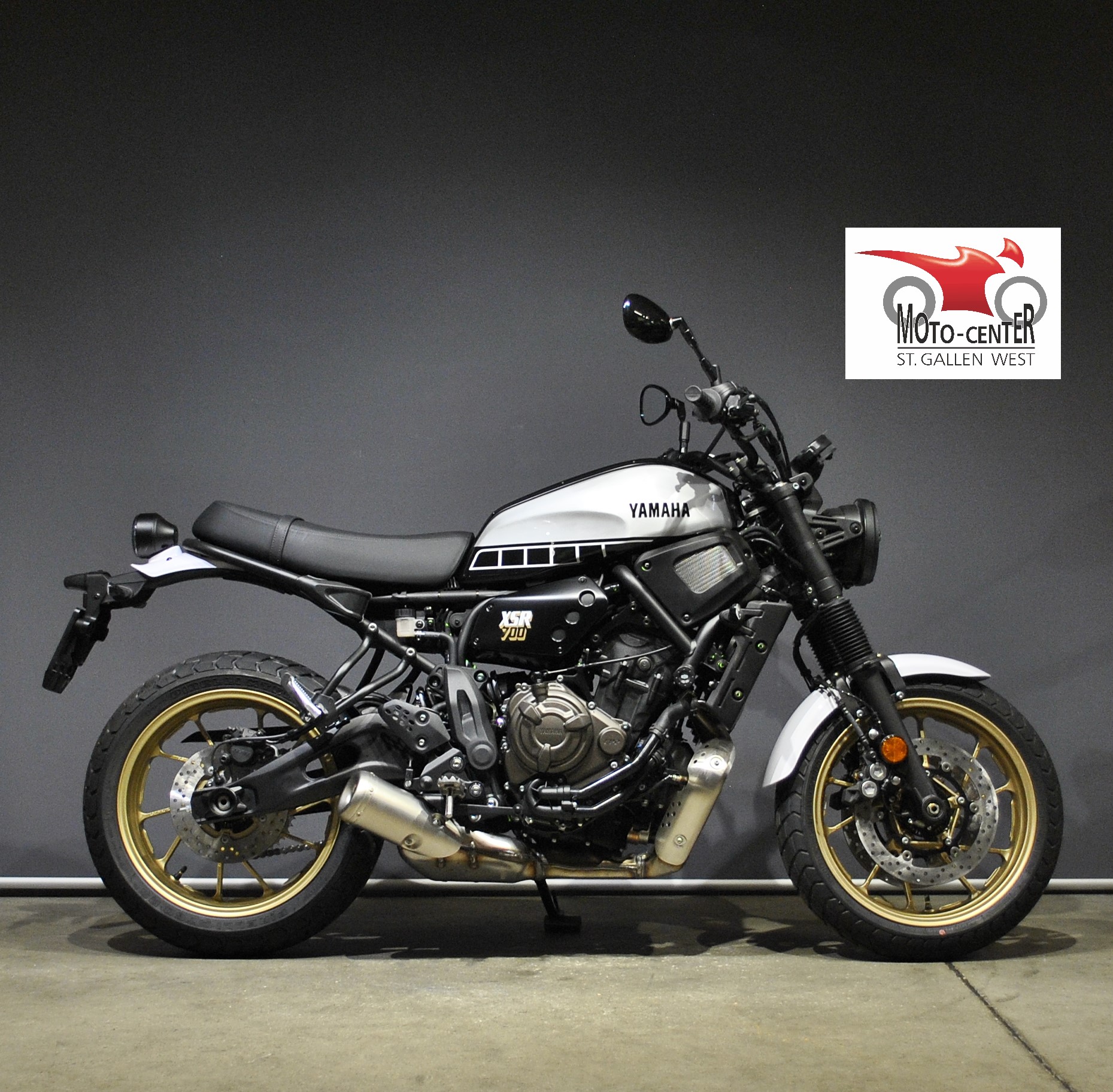 YAMAHA XSR 700 Legacy-showroom-element-1