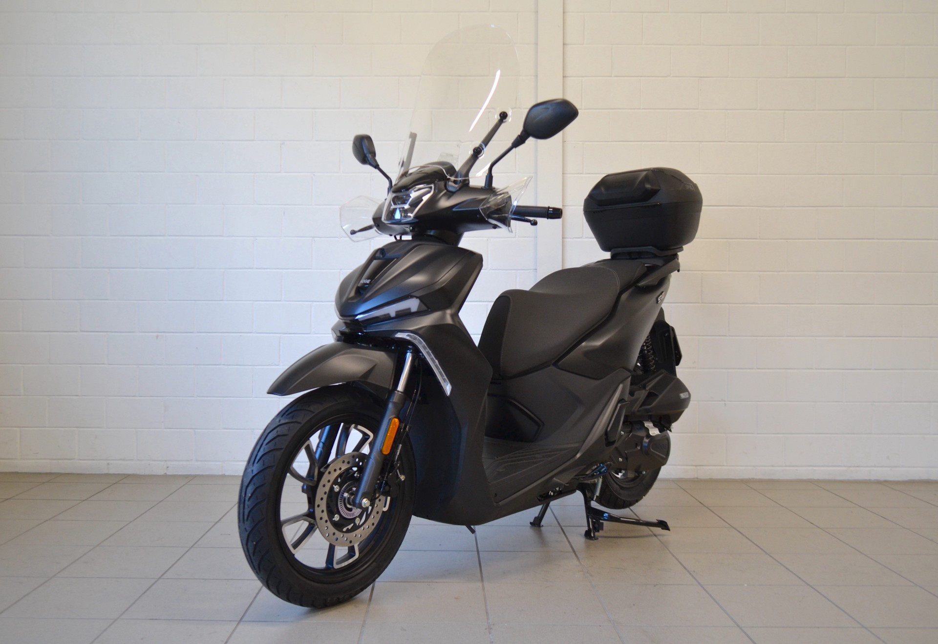 VOGE SR16-showroom-element-1