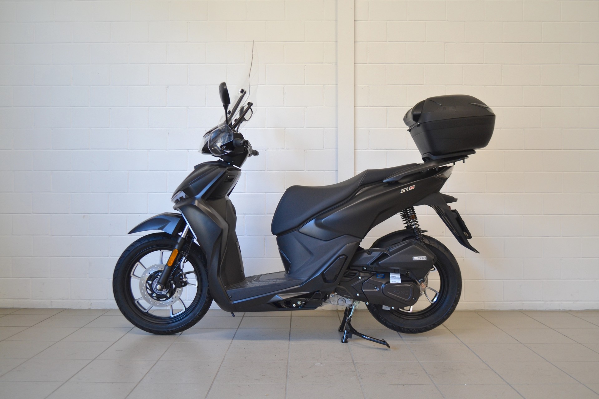 VOGE SR16-showroom-element-2