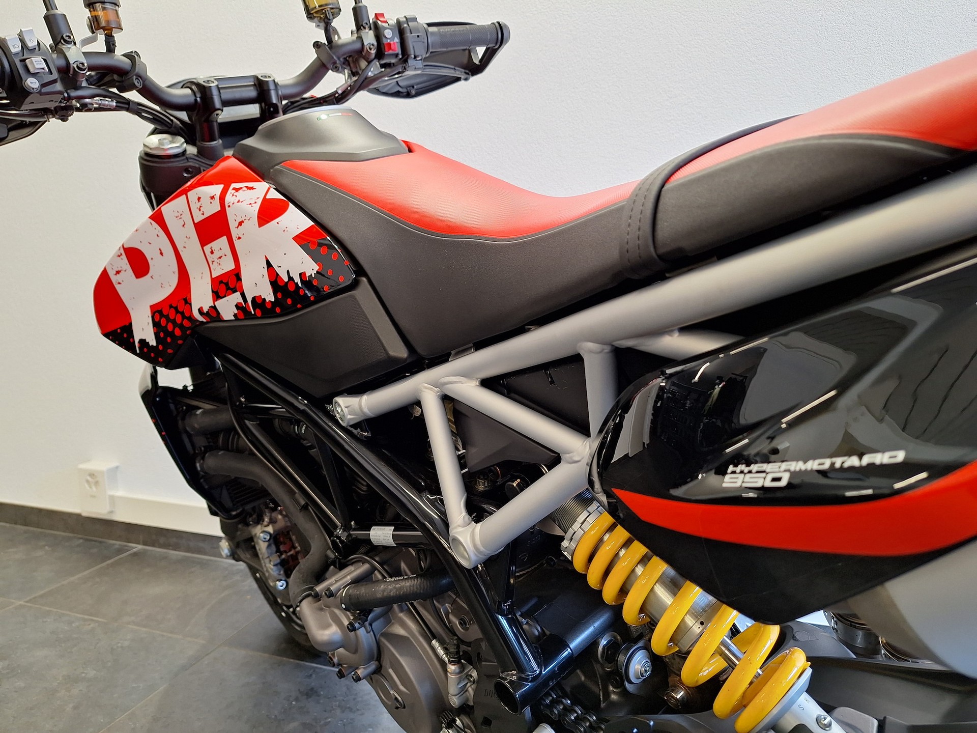 DUCATI HYPERMOTARD 950-image-5
