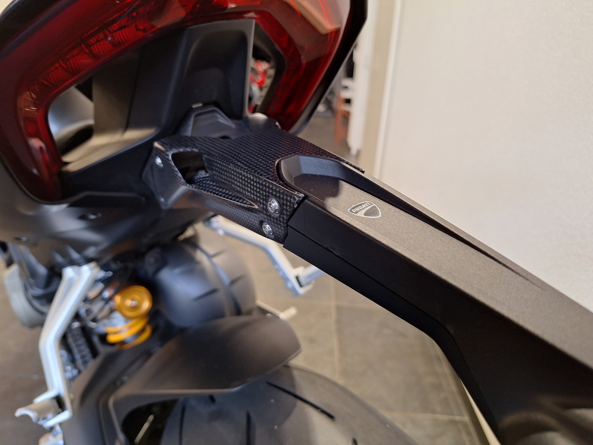DUCATI Streetfighter V4 S-image-7