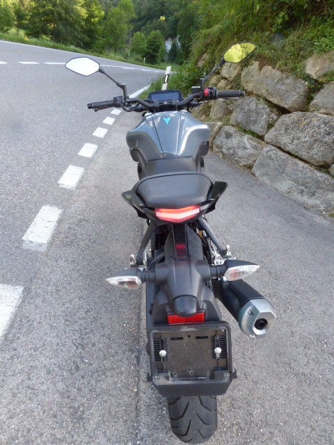 YAMAHA MT-125 ABS-showroom-element-3
