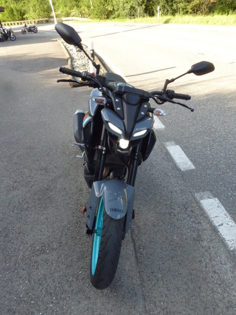 YAMAHA MT-125 ABS-showroom-element-1