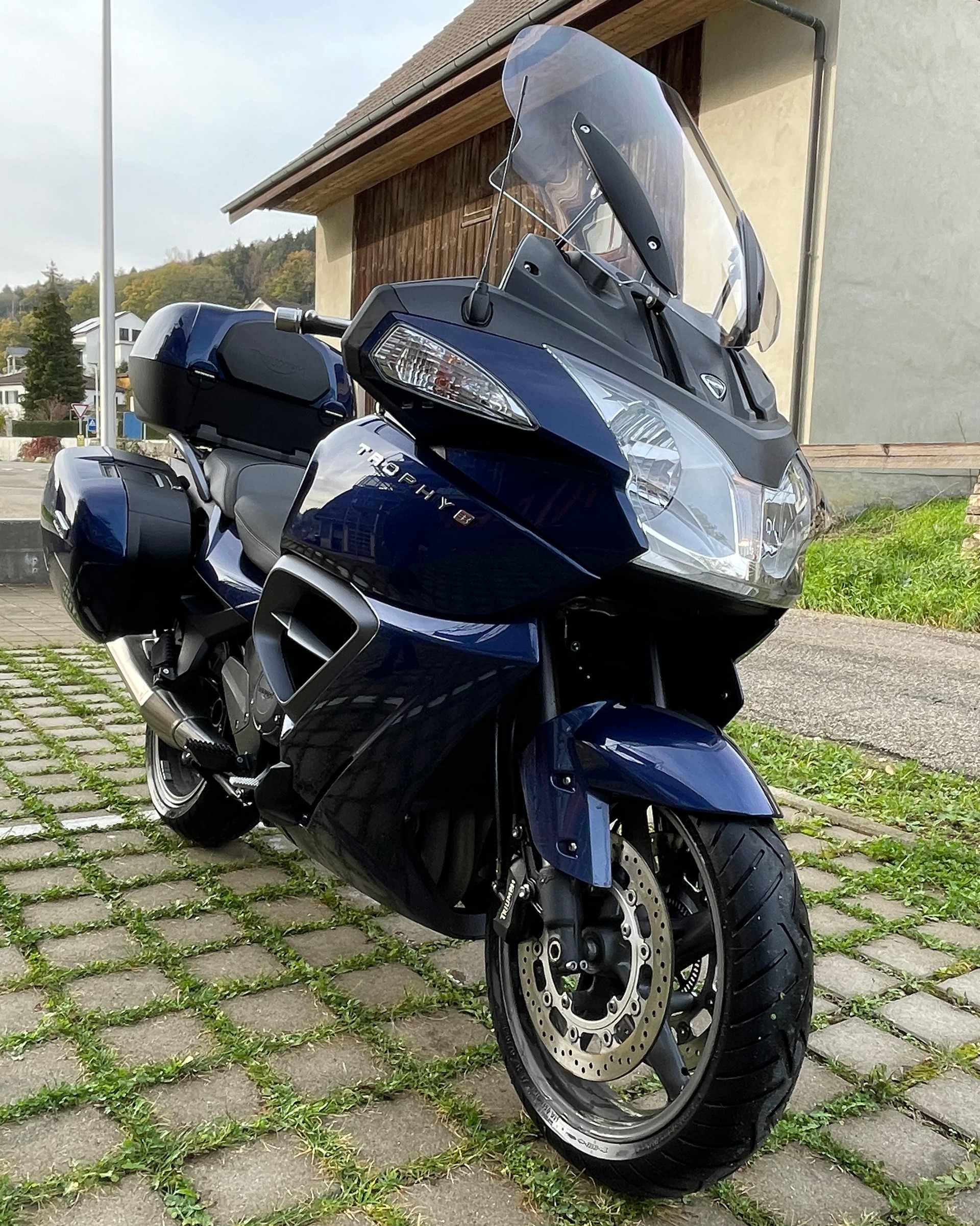 TRIUMPH Trophy 1200 SE ABS-showroom-element-1