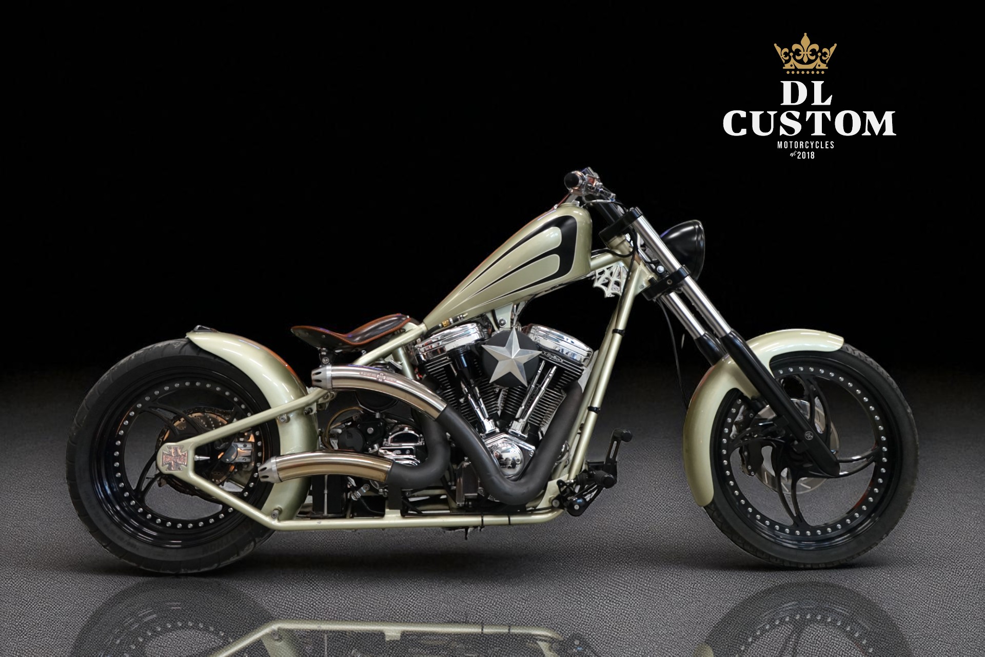 Chevron down small icon