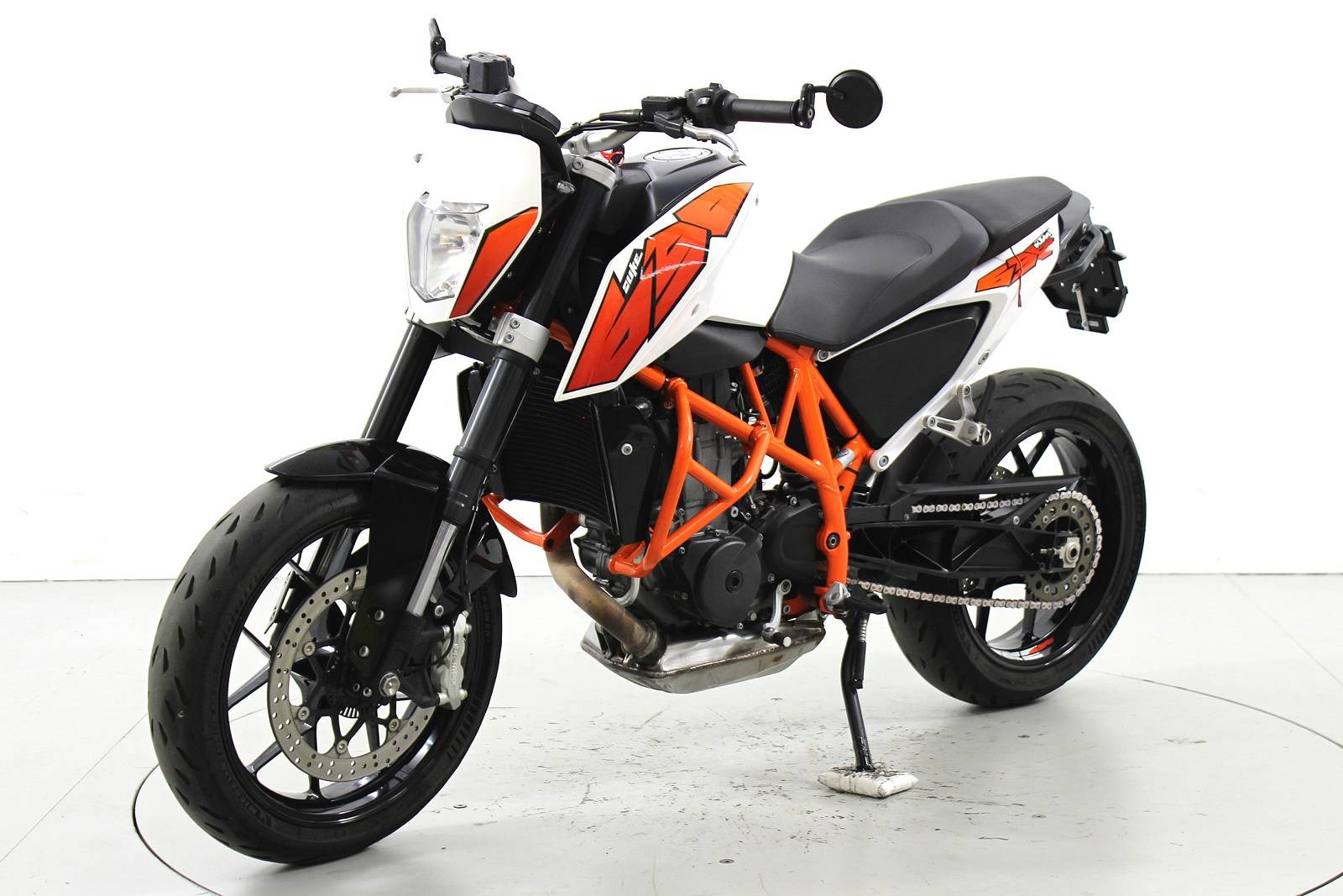 KTM Duke 690 ABS-showroom-element-2