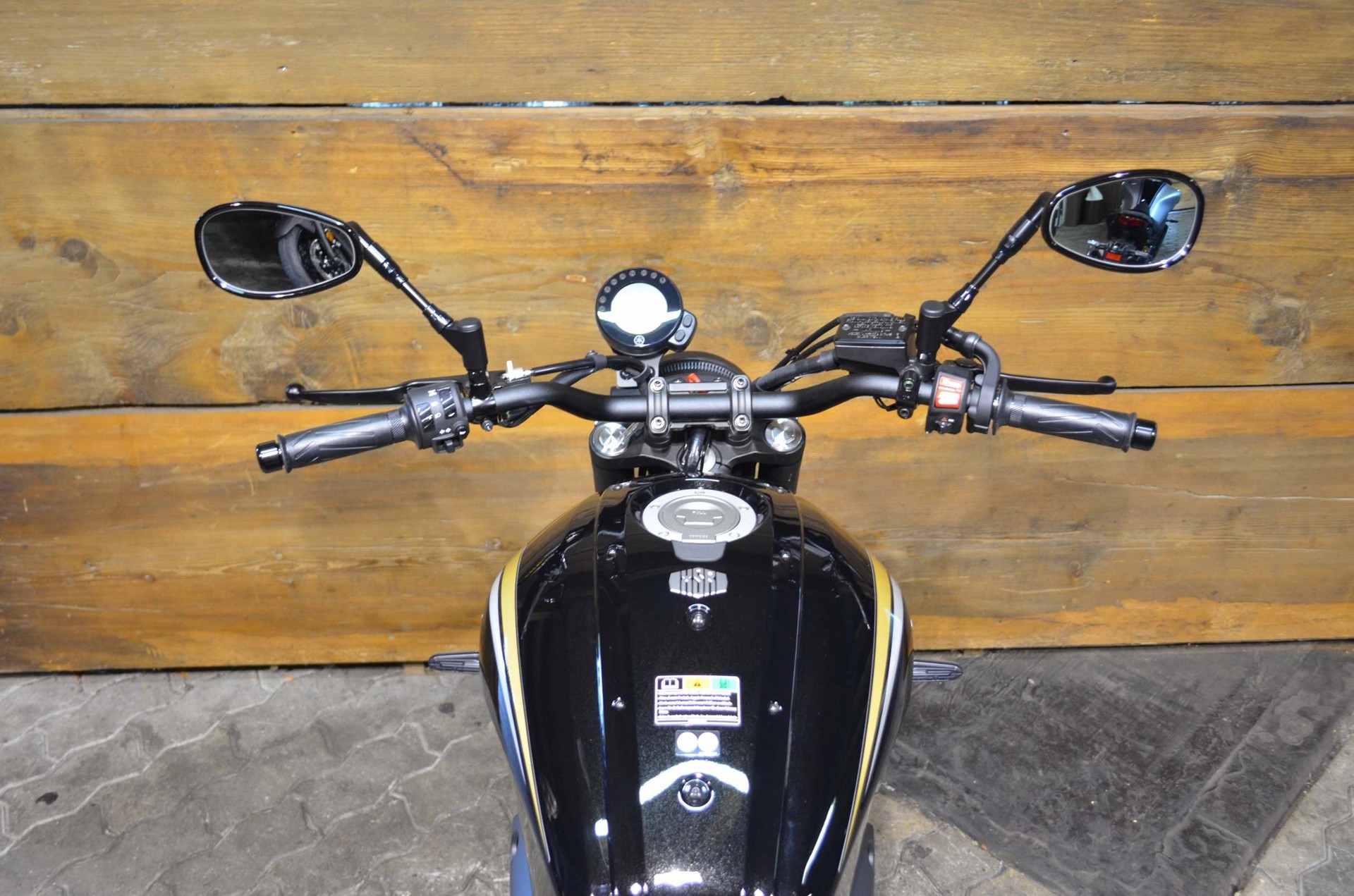 YAMAHA XSR 700 ABS-showroom-element-2
