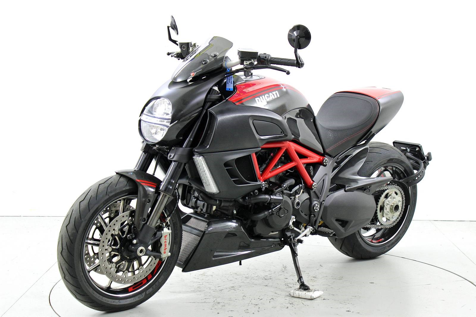 DUCATI Diavel 1200 Carbon-showroom-element-2
