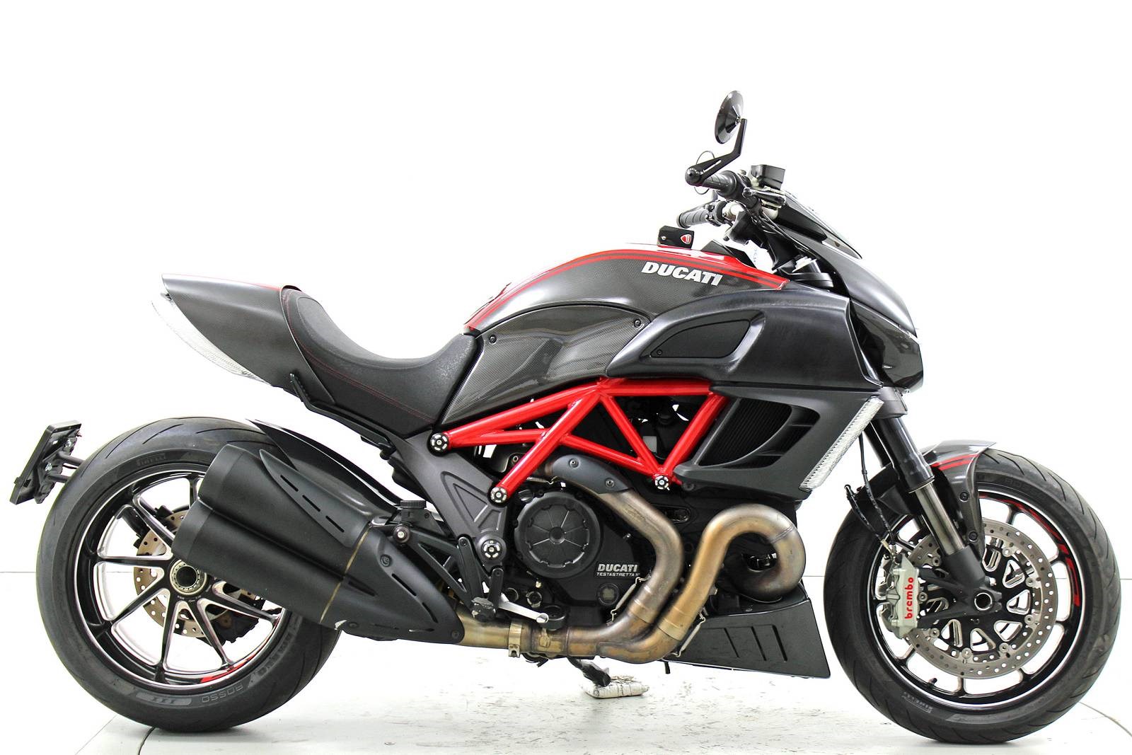DUCATI Diavel 1200 Carbon-showroom-element-3