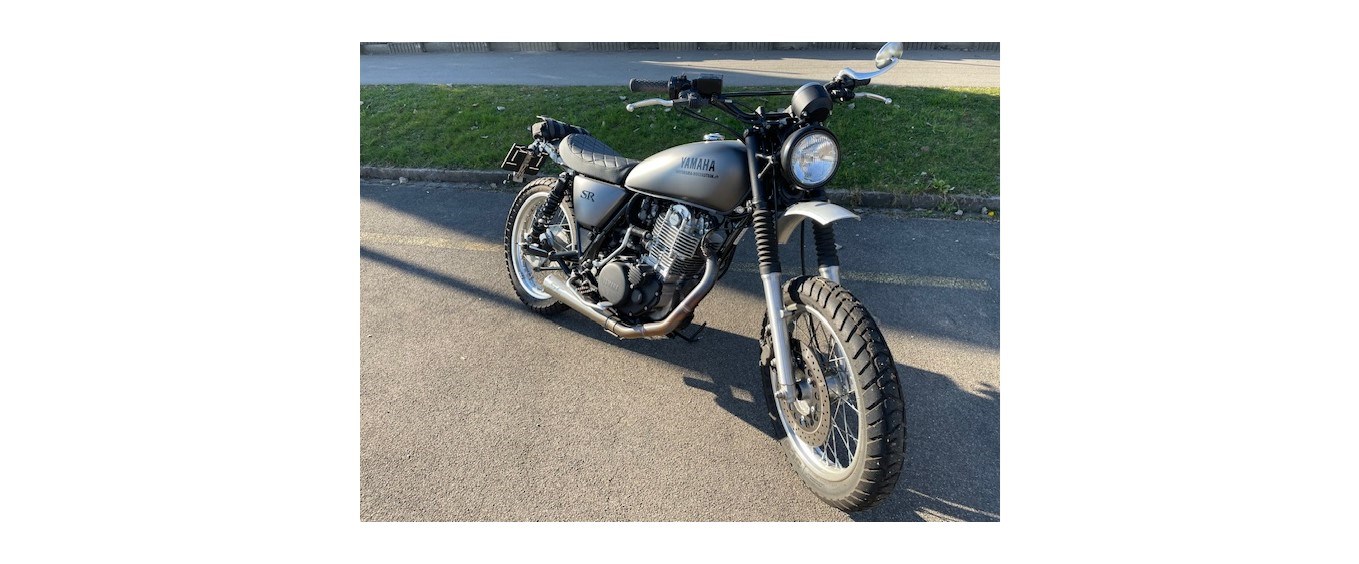 YAMAHA SR 400-showroom-element-3