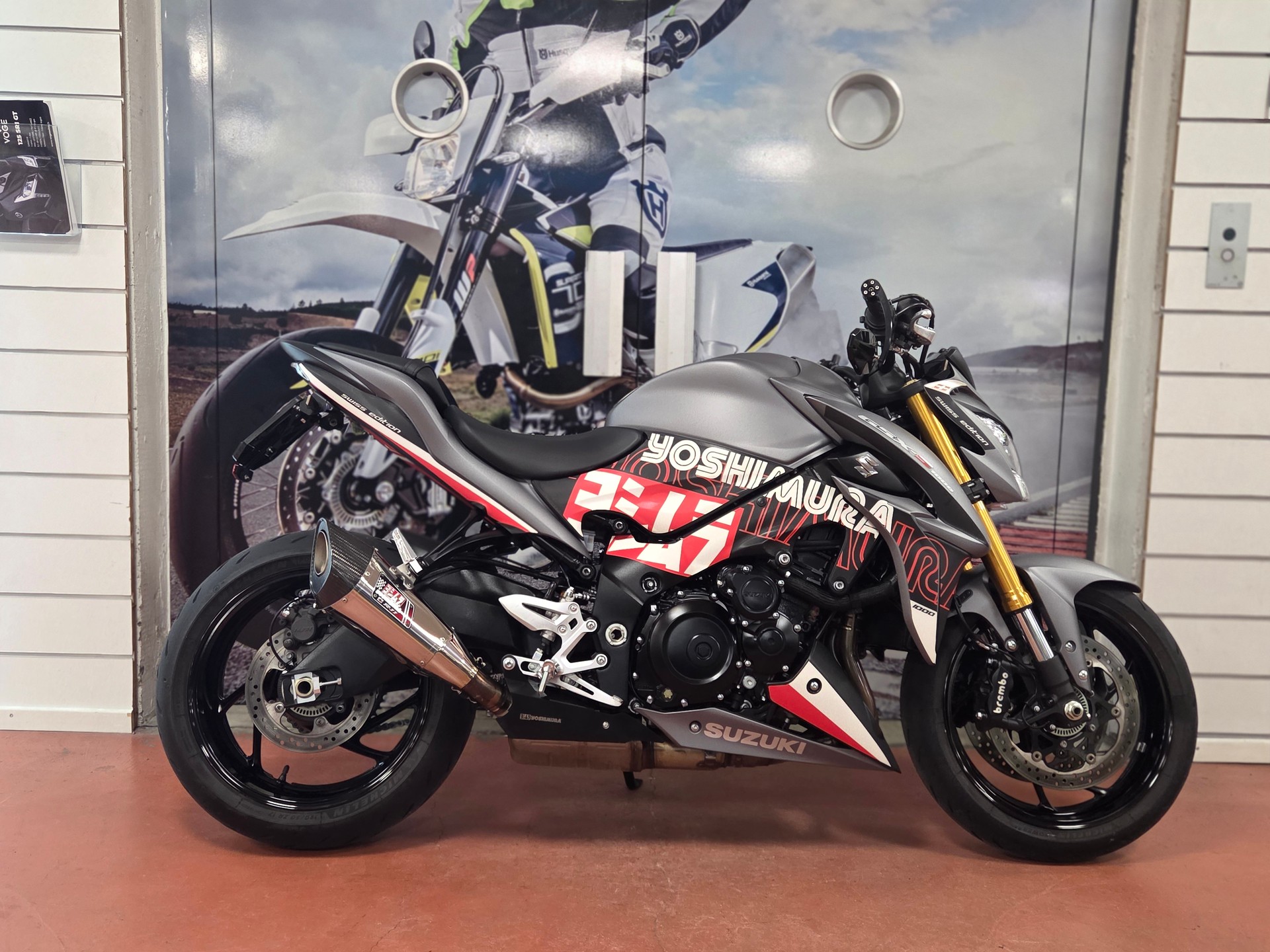 SUZUKI GSX-S 1000-showroom-element-2