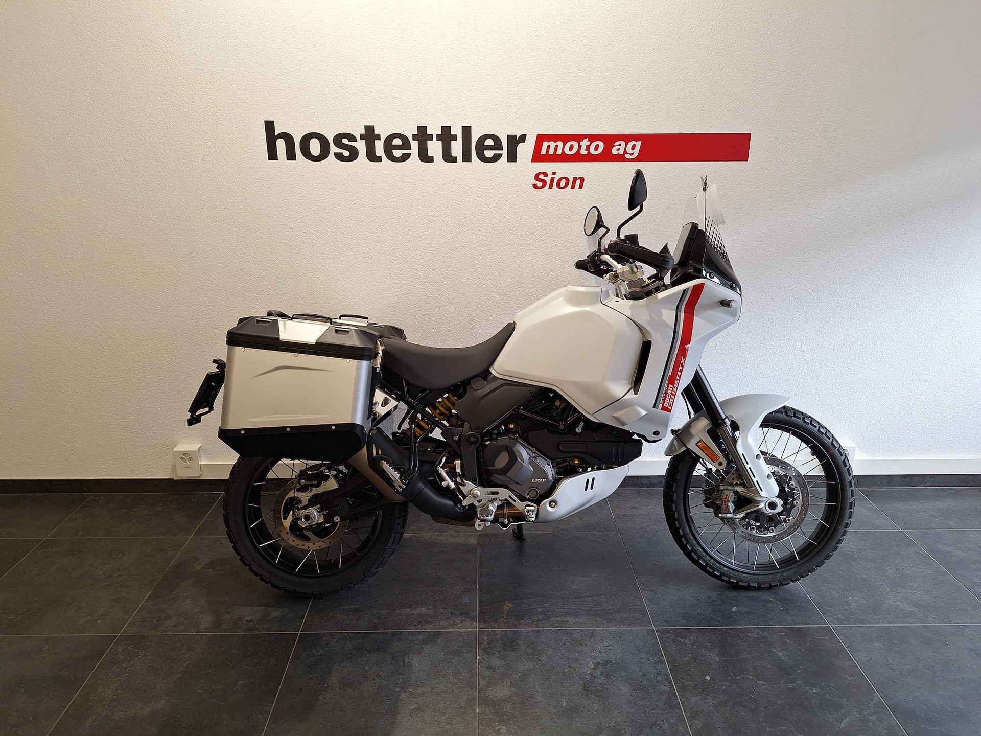 DUCATI Desert X-image-2
