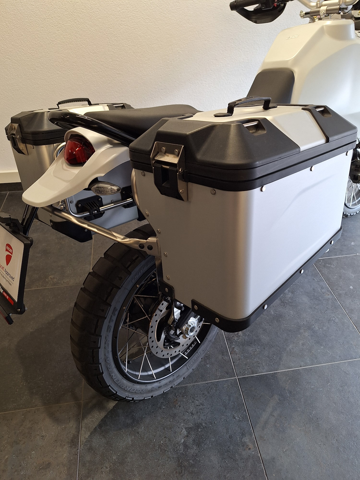 DUCATI Desert X-image-5