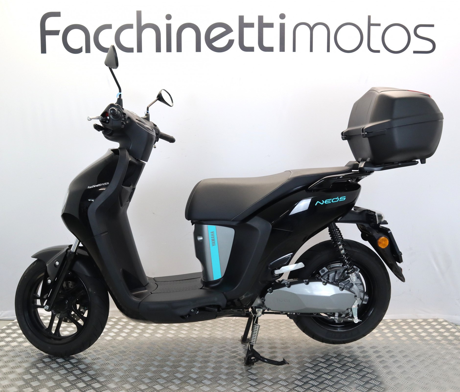 YAMAHA Neos-showroom-element-1