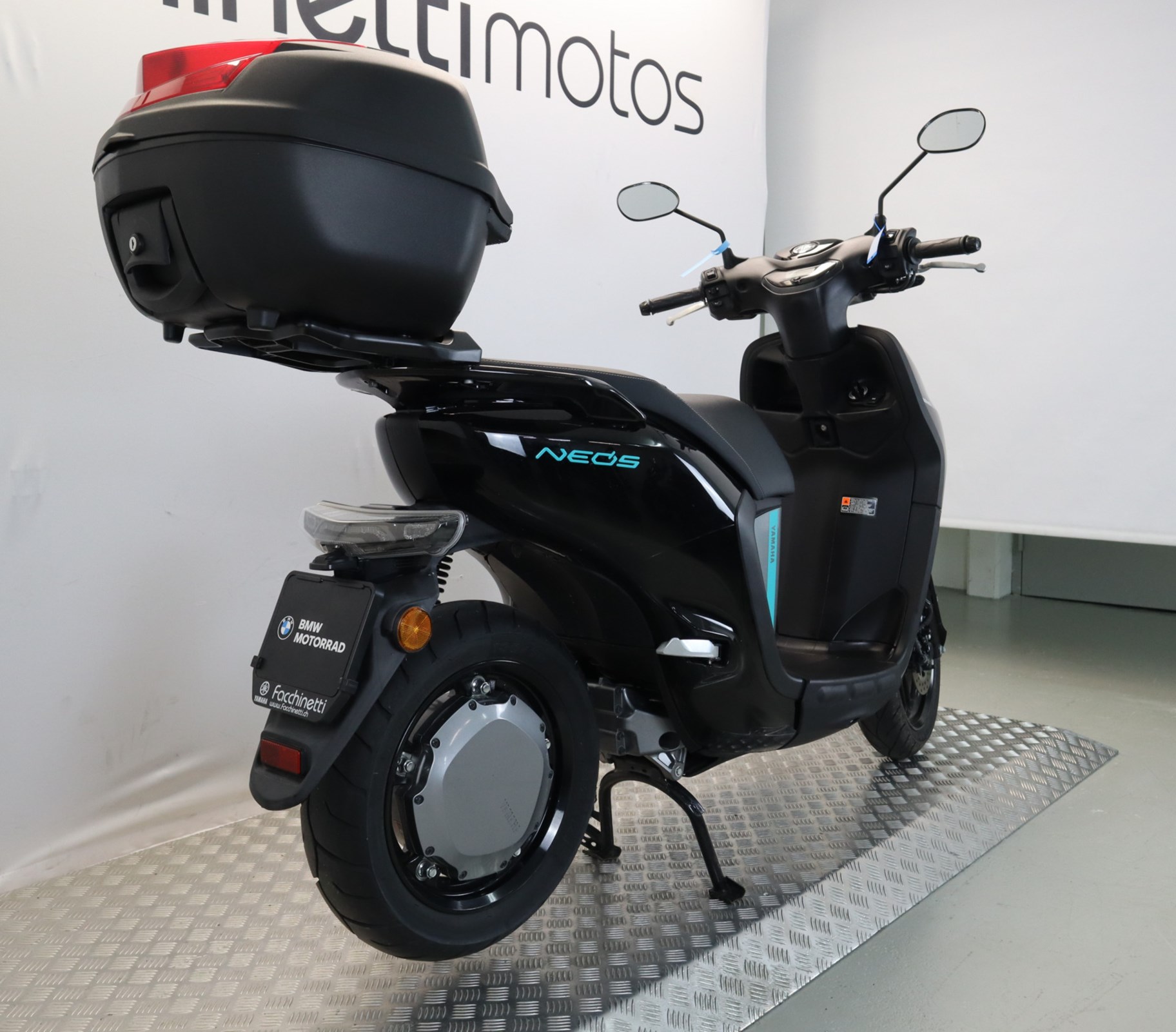 YAMAHA Neos-showroom-element-3