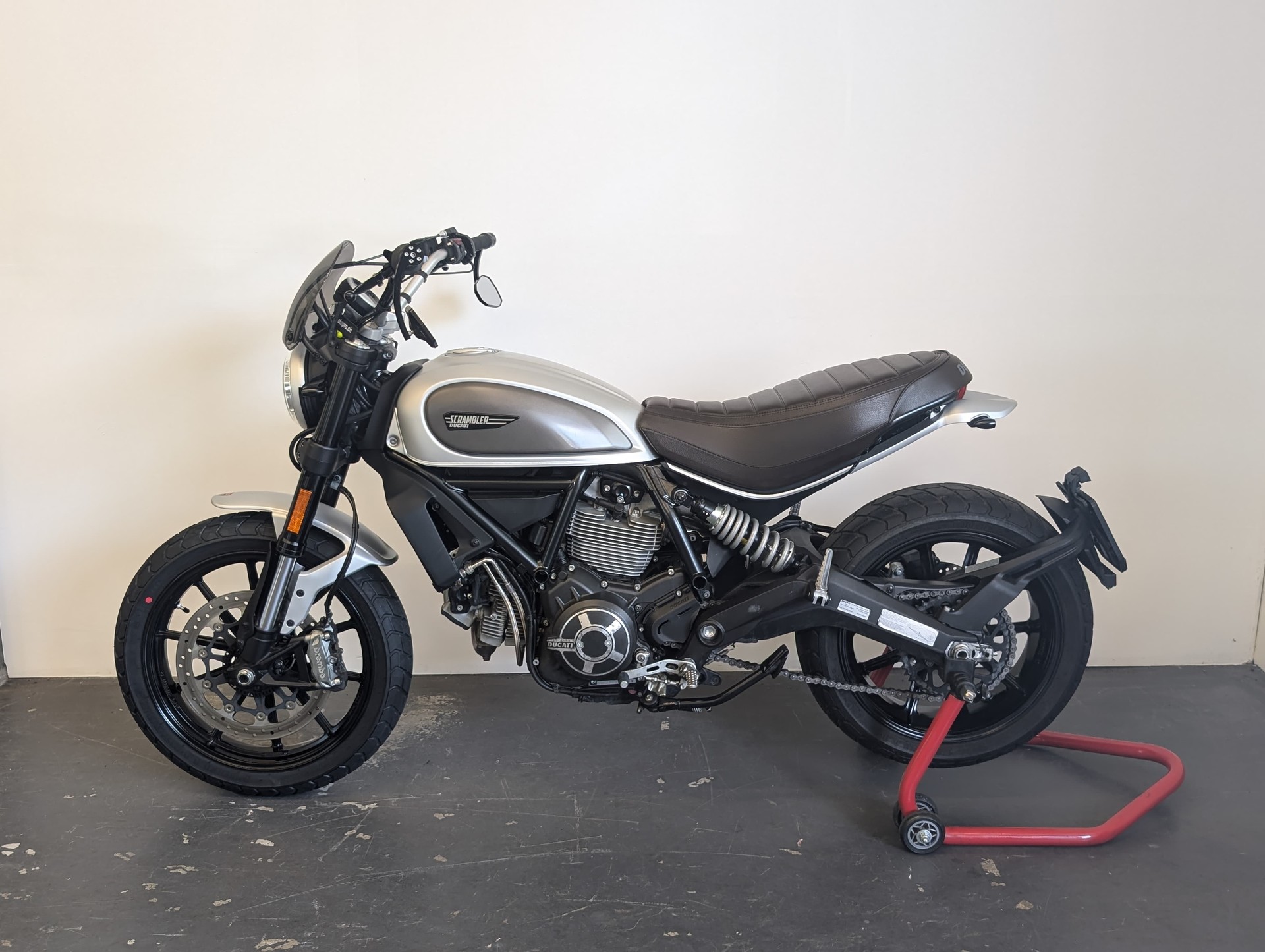 DUCATI Scrambler 800 Icon-showroom-element-1