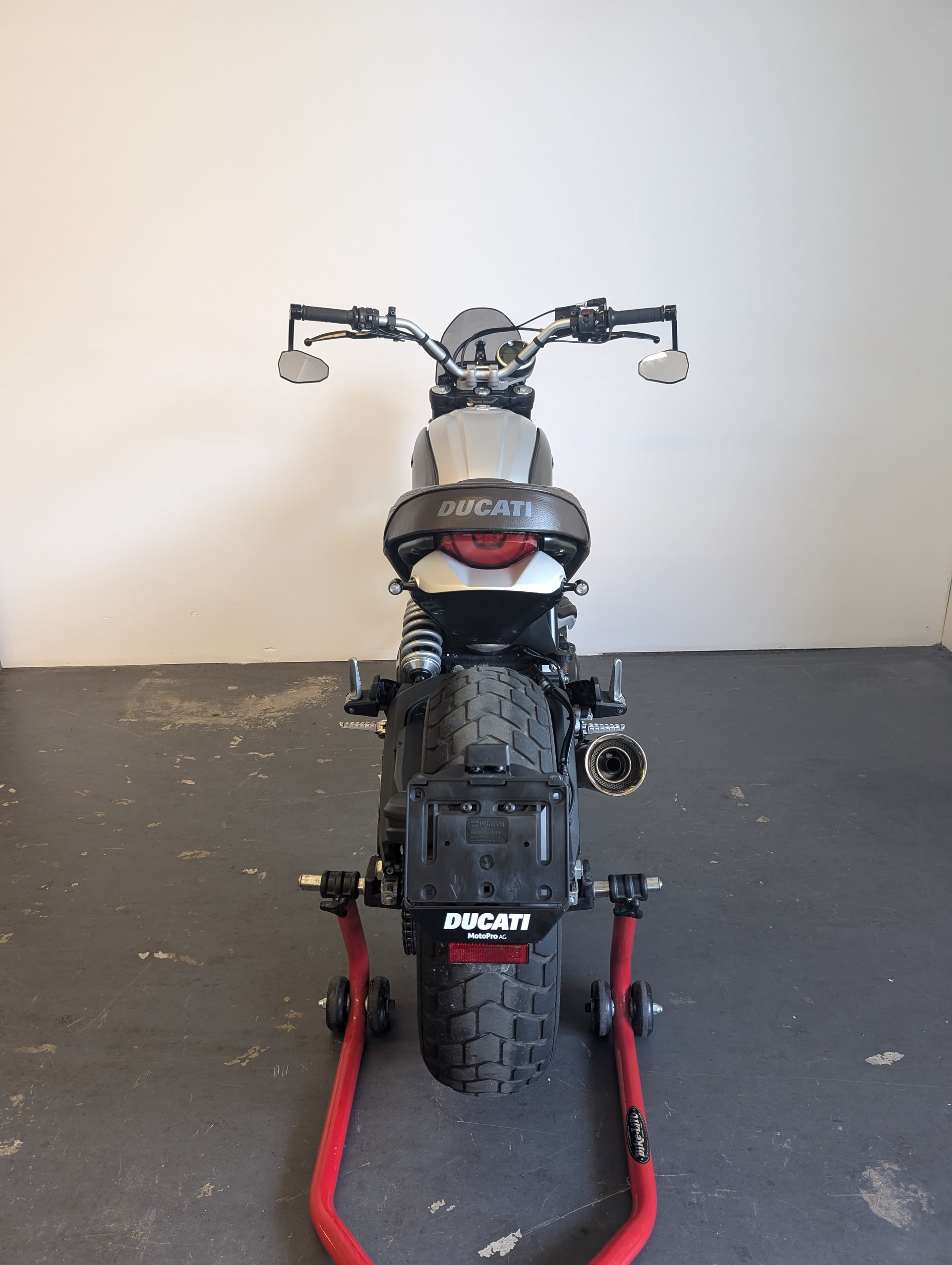 DUCATI Scrambler 800 Icon-showroom-element-3