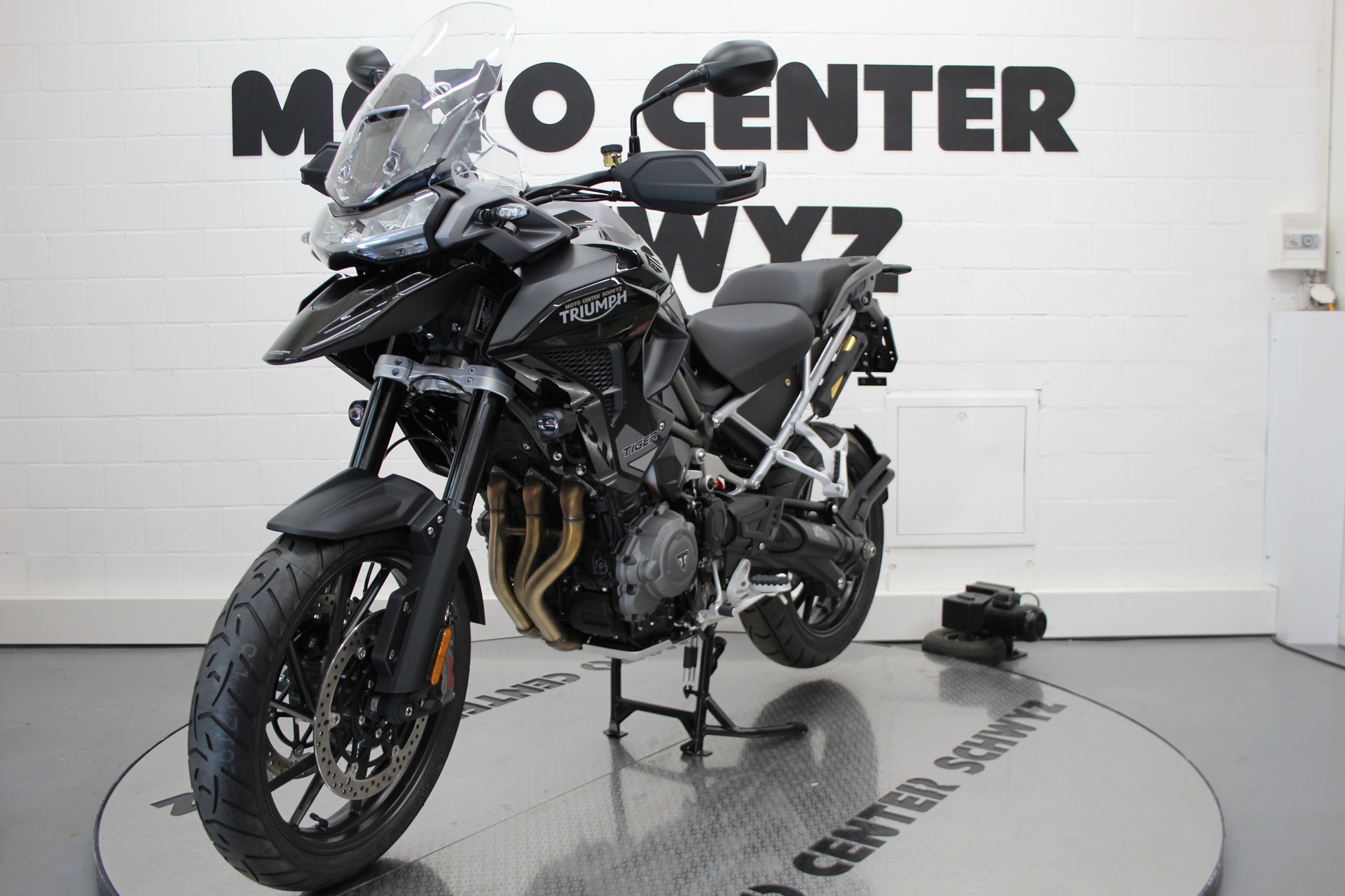 TRIUMPH Tiger 1200 GT Pro-showroom-element-3