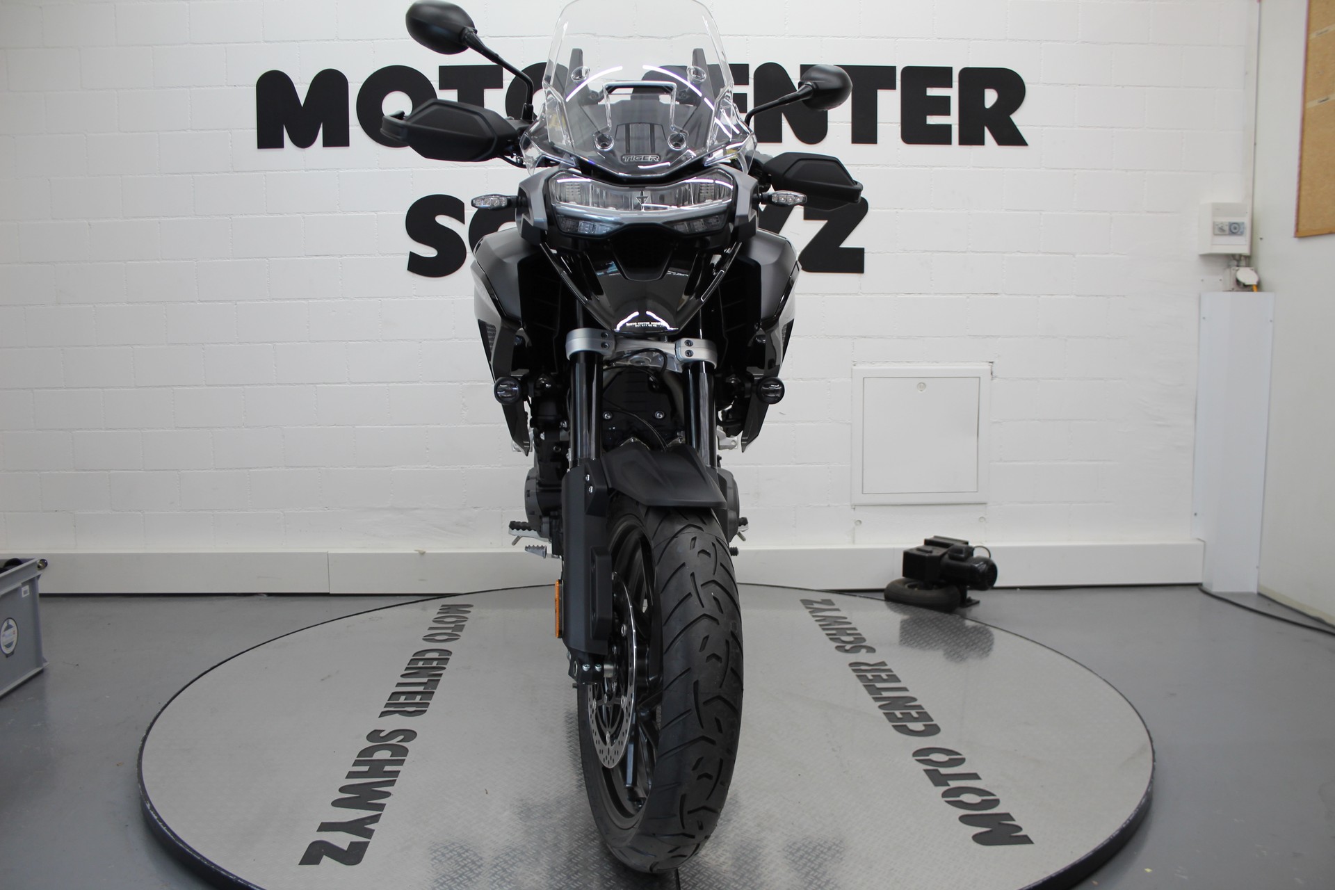 TRIUMPH Tiger 1200 GT Pro-showroom-element-2