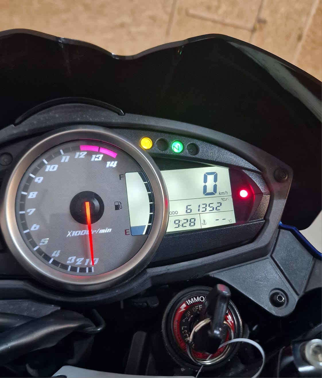 KAWASAKI Z 750 ABS-showroom-element-2