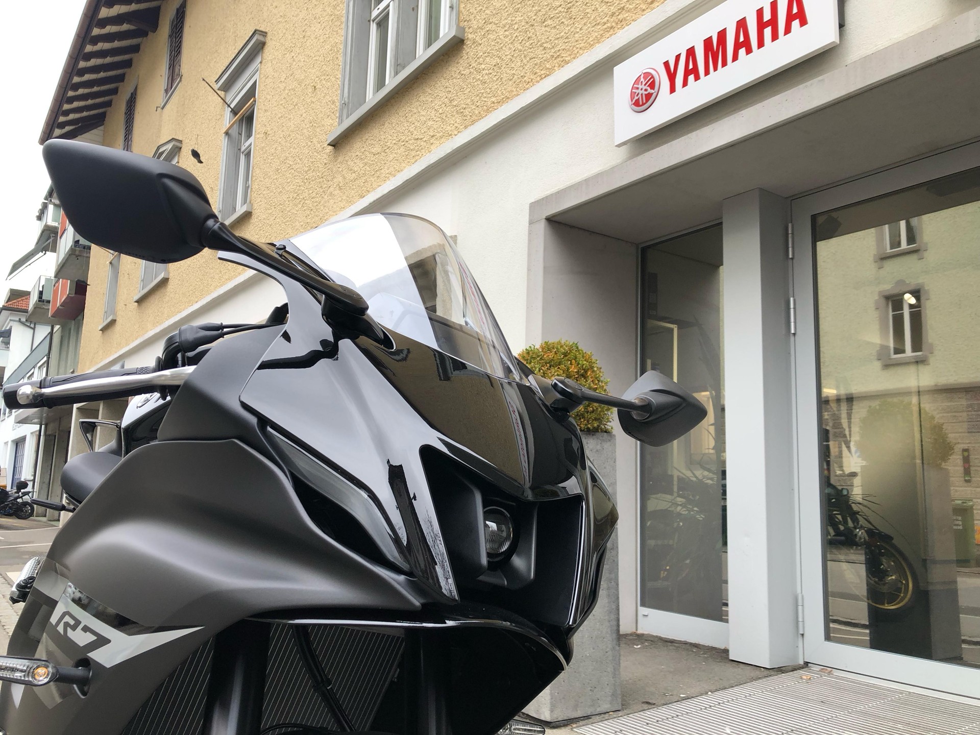 YAMAHA YZF-R7-showroom-element-3