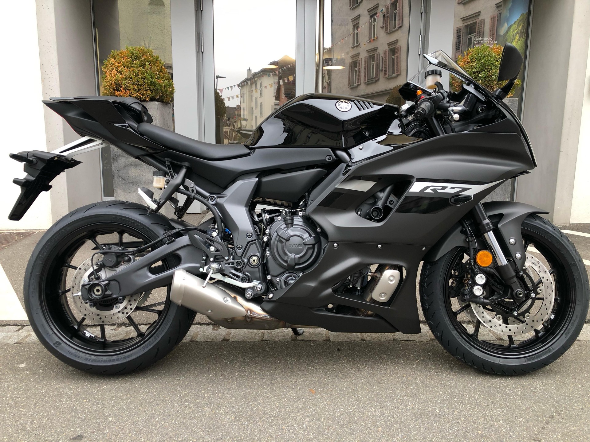 YAMAHA YZF-R7-showroom-element-1