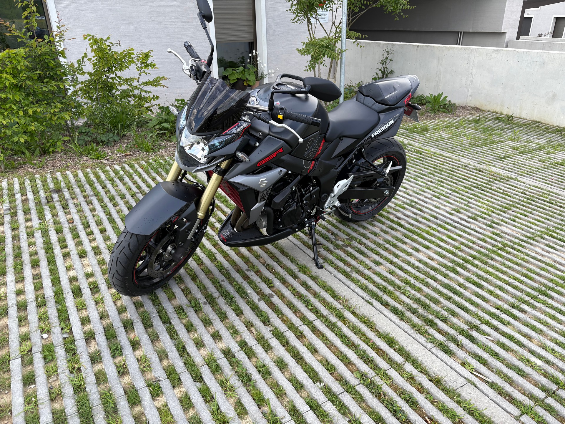 SUZUKI GSR 750 ABS Freegun