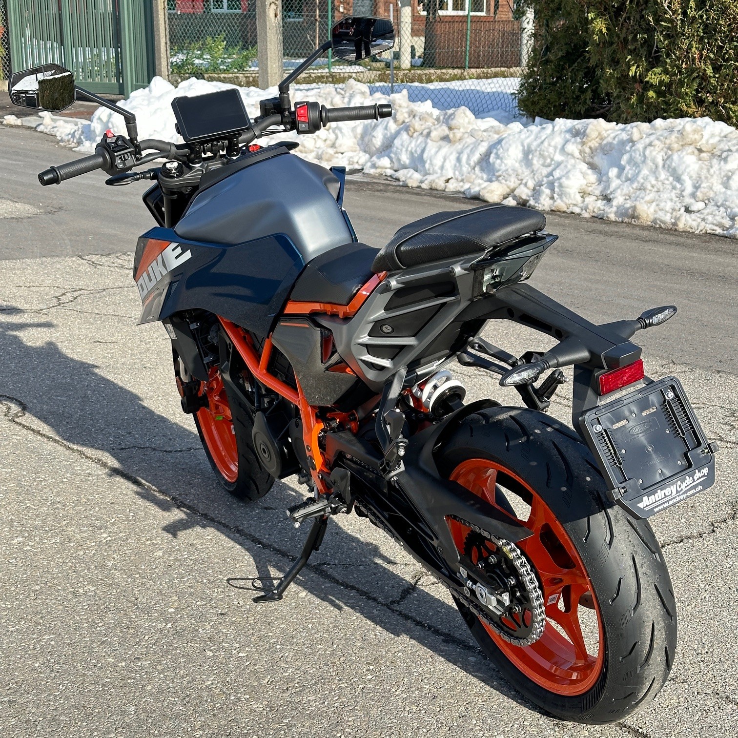 KTM 390 Duke 2025-showroom-element-3