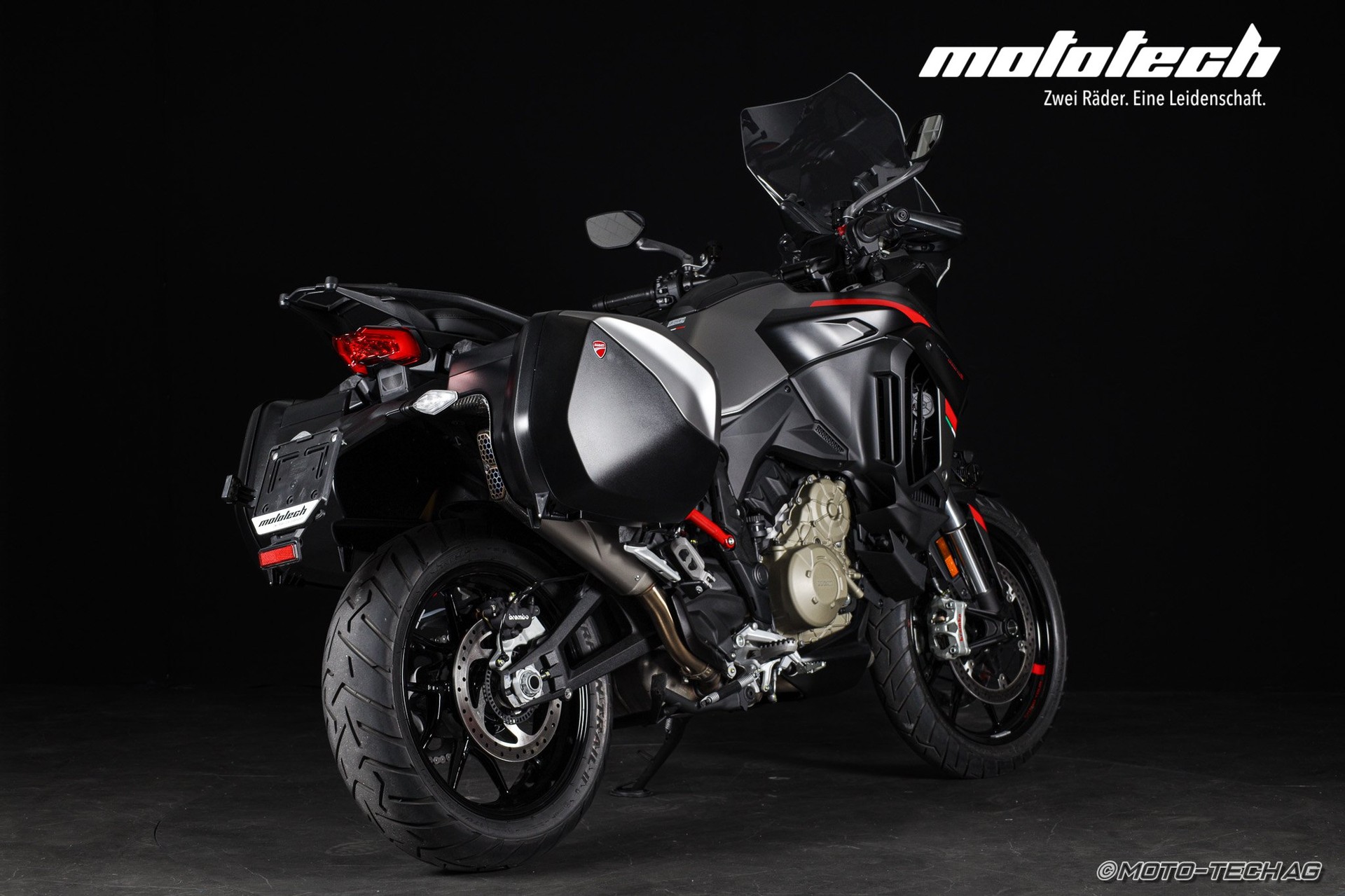 DUCATI Multistrada V4 S Grand Tour-showroom-element-2