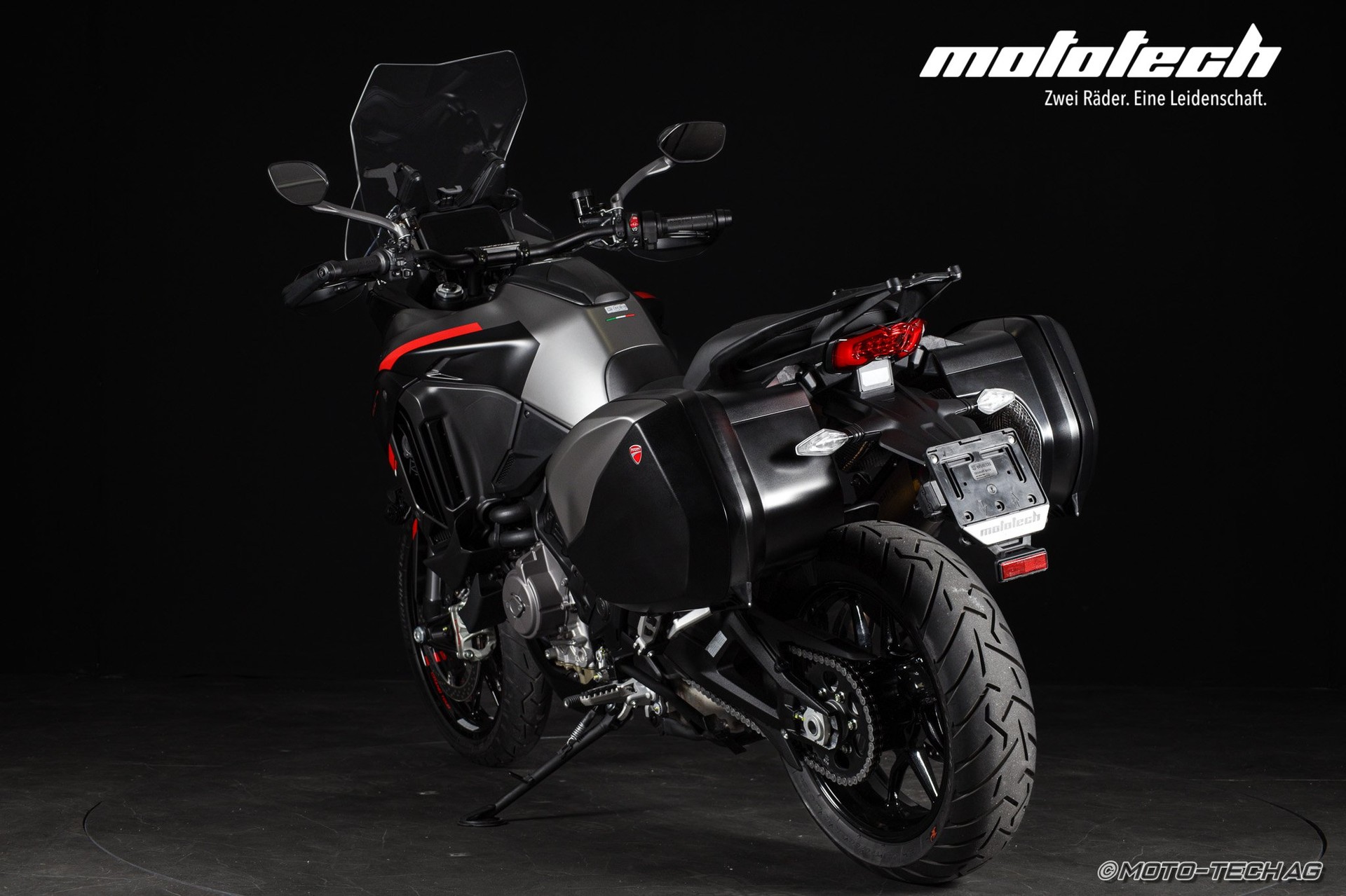 DUCATI Multistrada V4 S Grand Tour-showroom-element-3