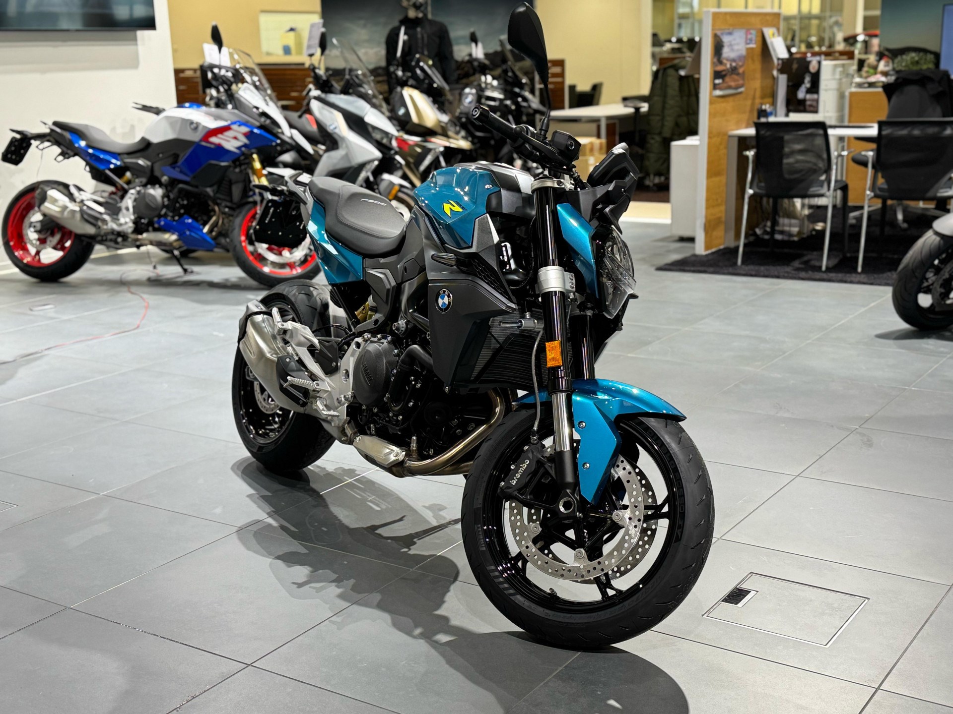 BMW F 900 R-showroom-element-1