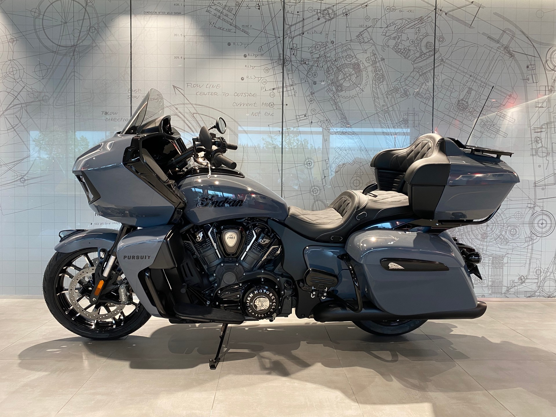 INDIAN Pursuit Dark Horse-showroom-element-2