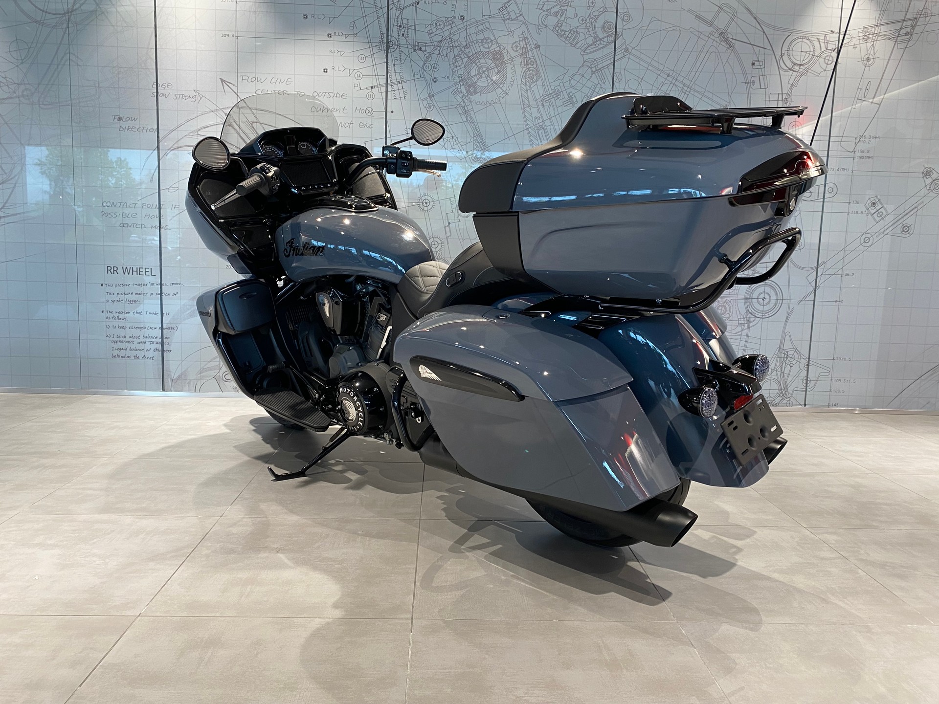 INDIAN Pursuit Dark Horse-showroom-element-3