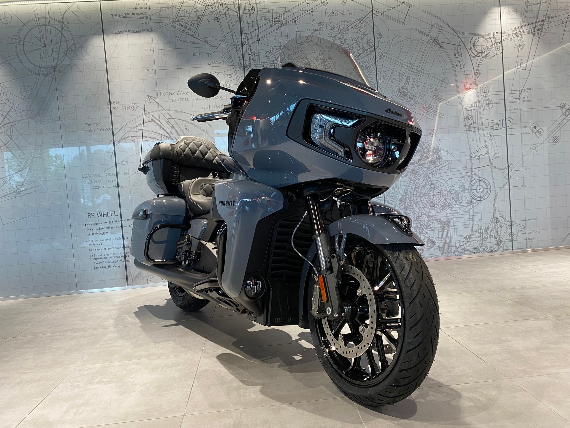 INDIAN Pursuit Dark Horse-showroom-element-1