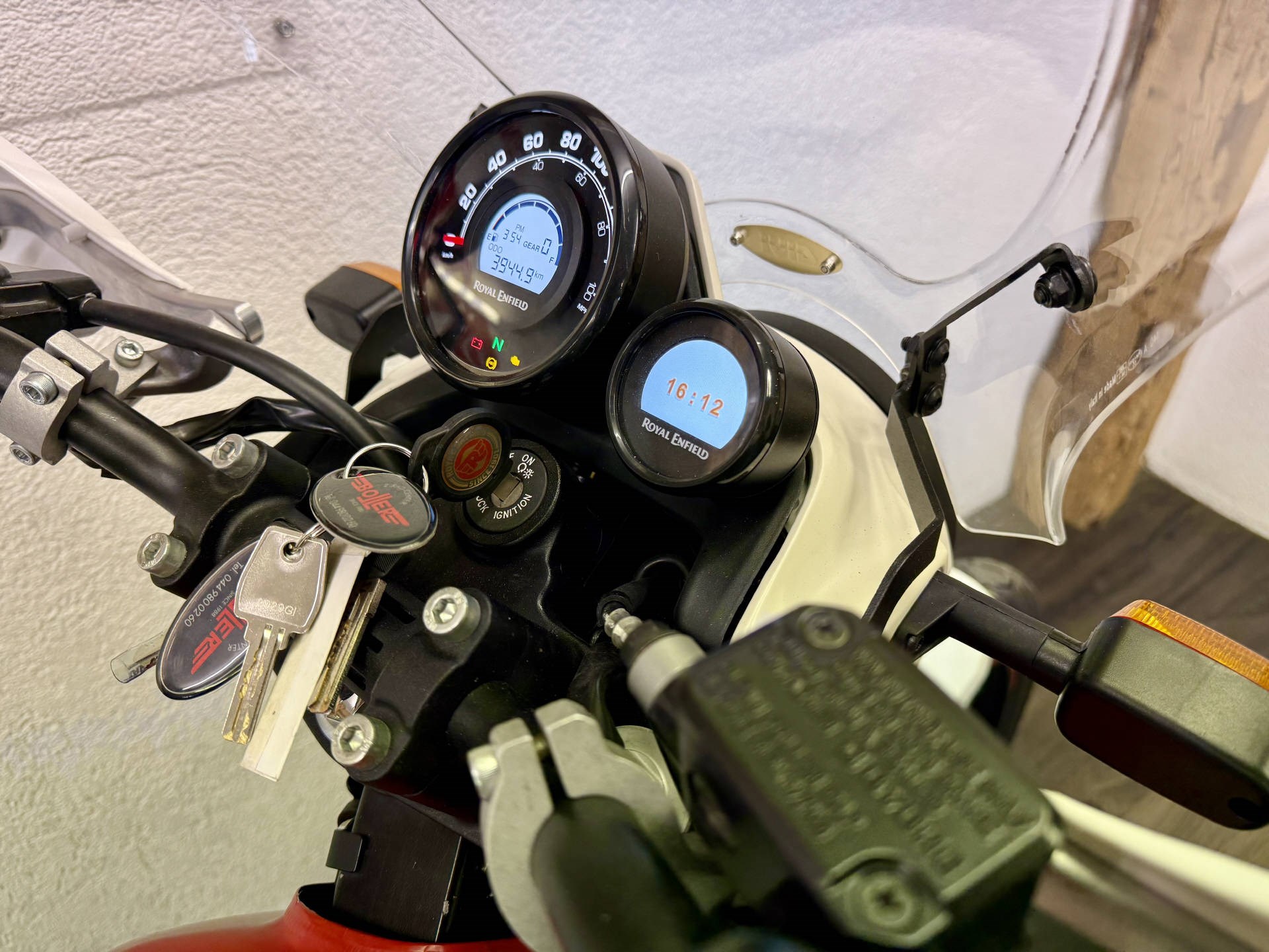 ROYAL ENFIELD Scram 411 ABS-showroom-element-3